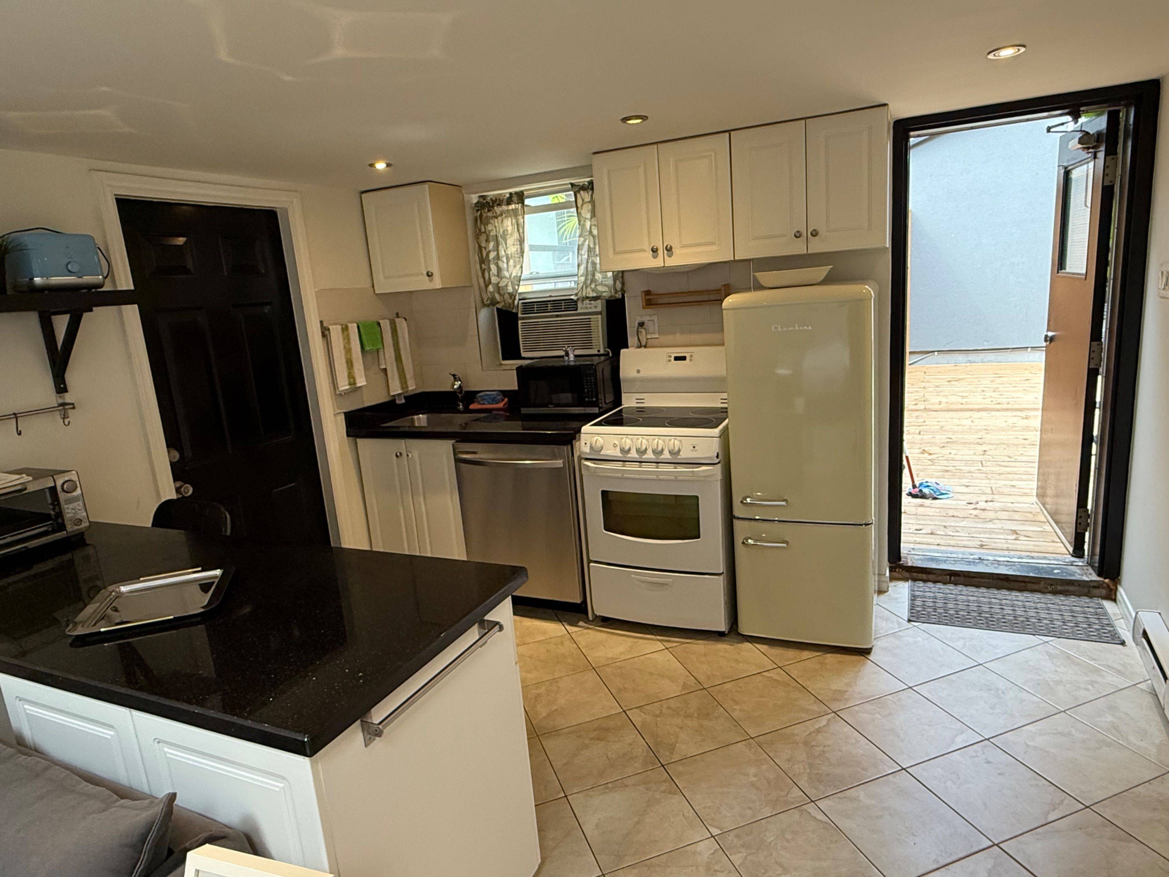 Toronto C01, ON M5T 1N1,43 Cecil ST #Rear