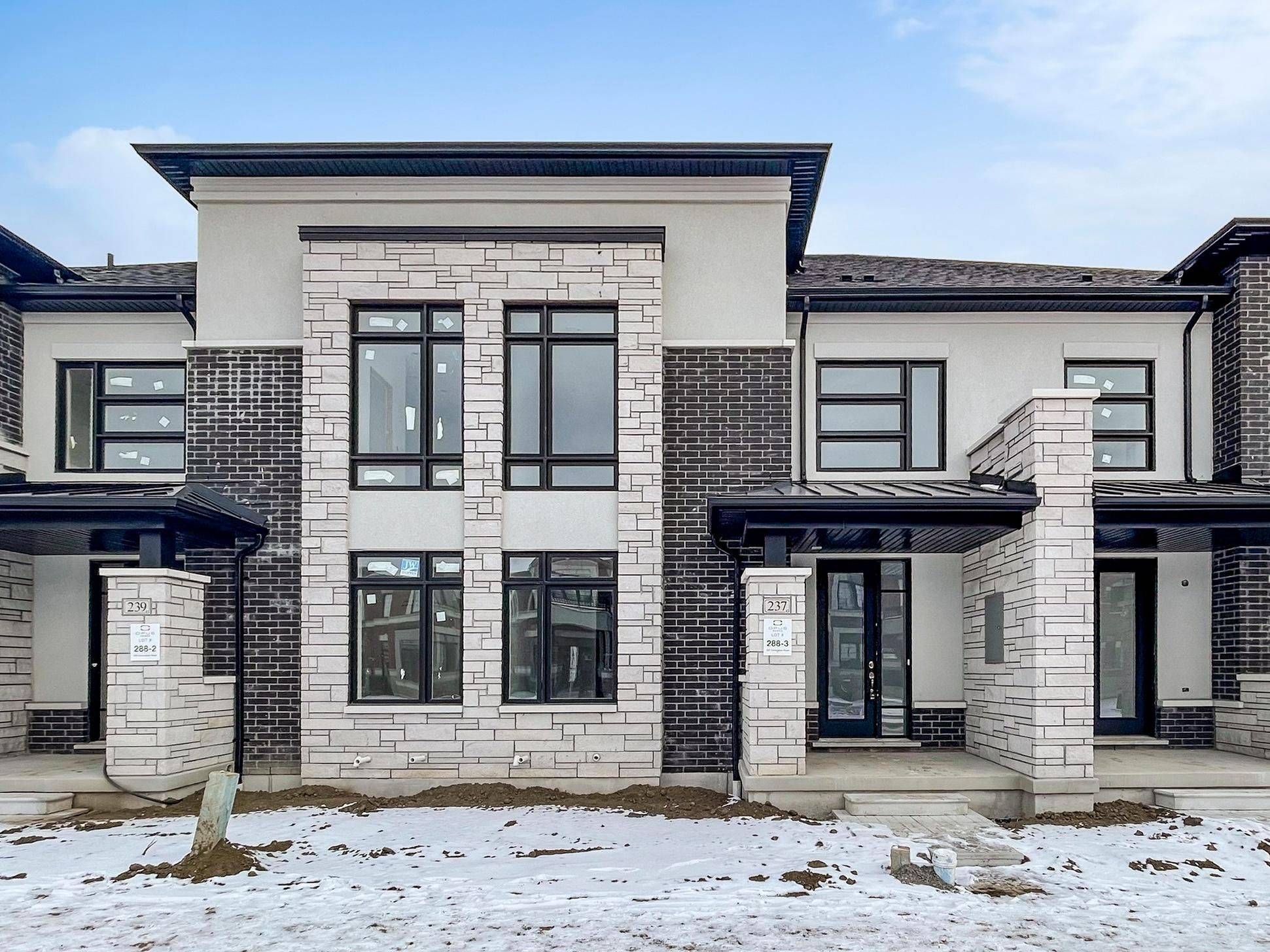 Whitby, ON L1P 0H6,237 Coronation RD