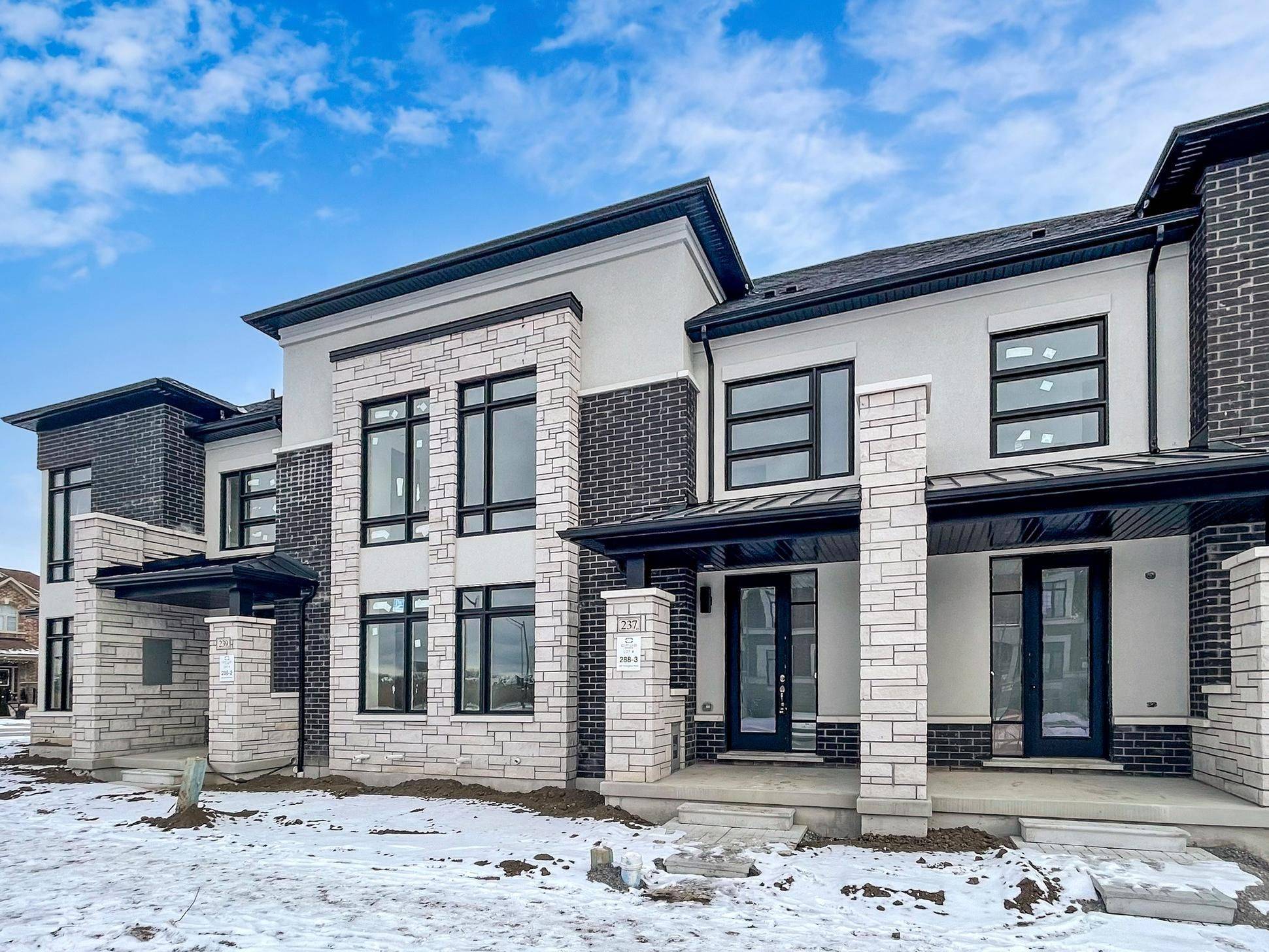 Whitby, ON L1P 0H6,237 Coronation RD