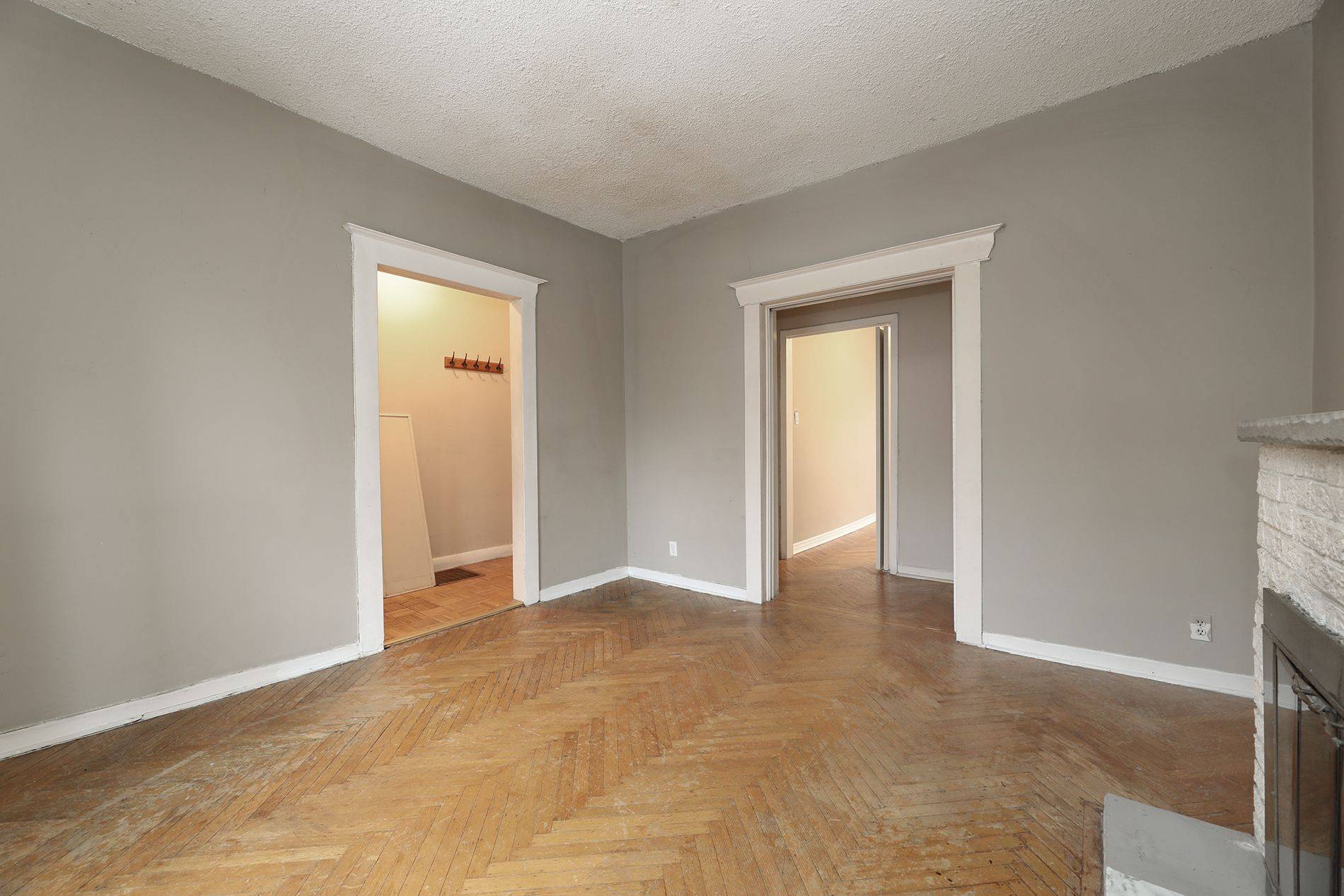 Toronto E02, ON M4L 3T4,183 Waverley RD