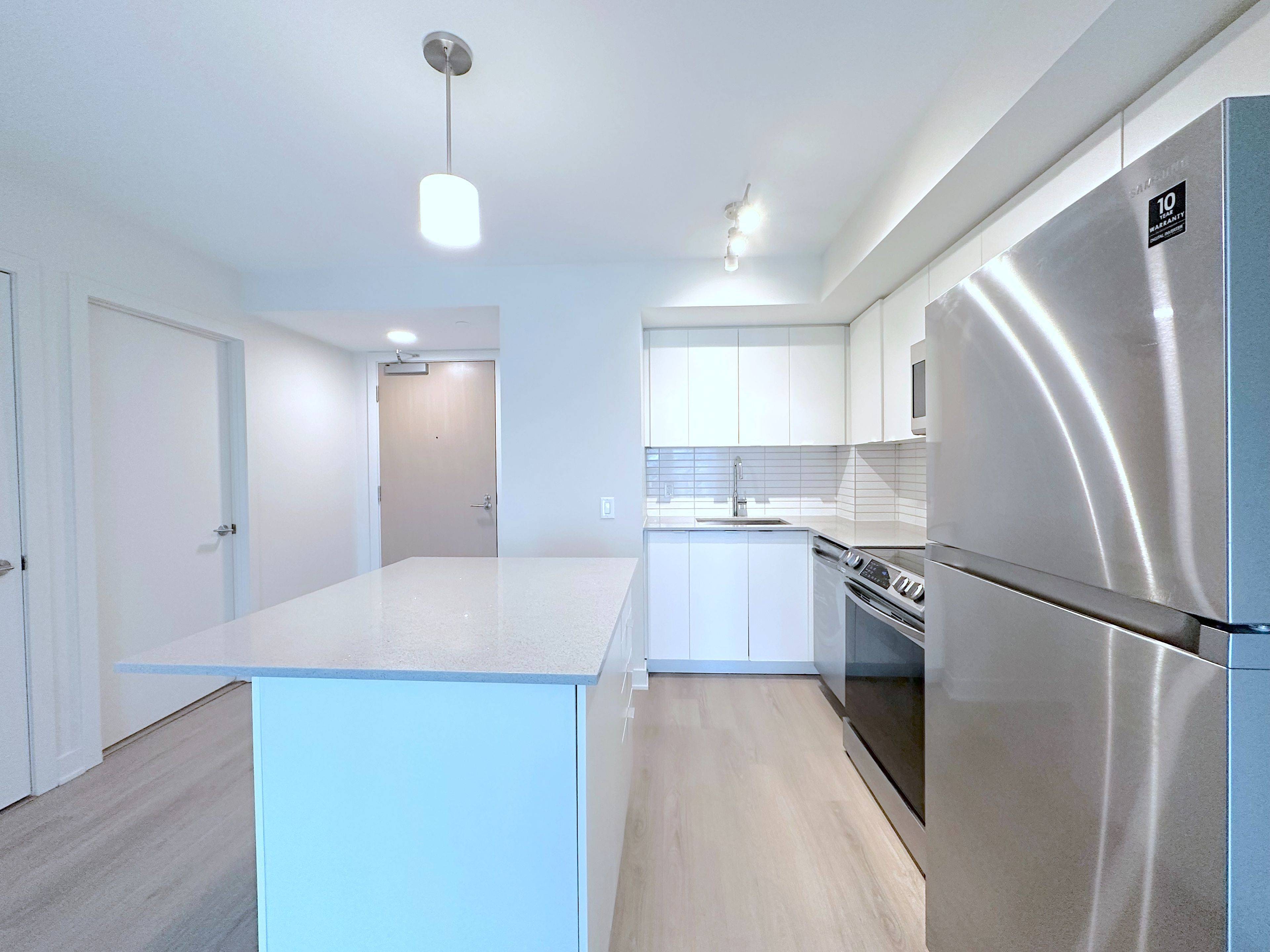 Toronto W02, ON M6S 2S2,3385 Dundas ST W #409