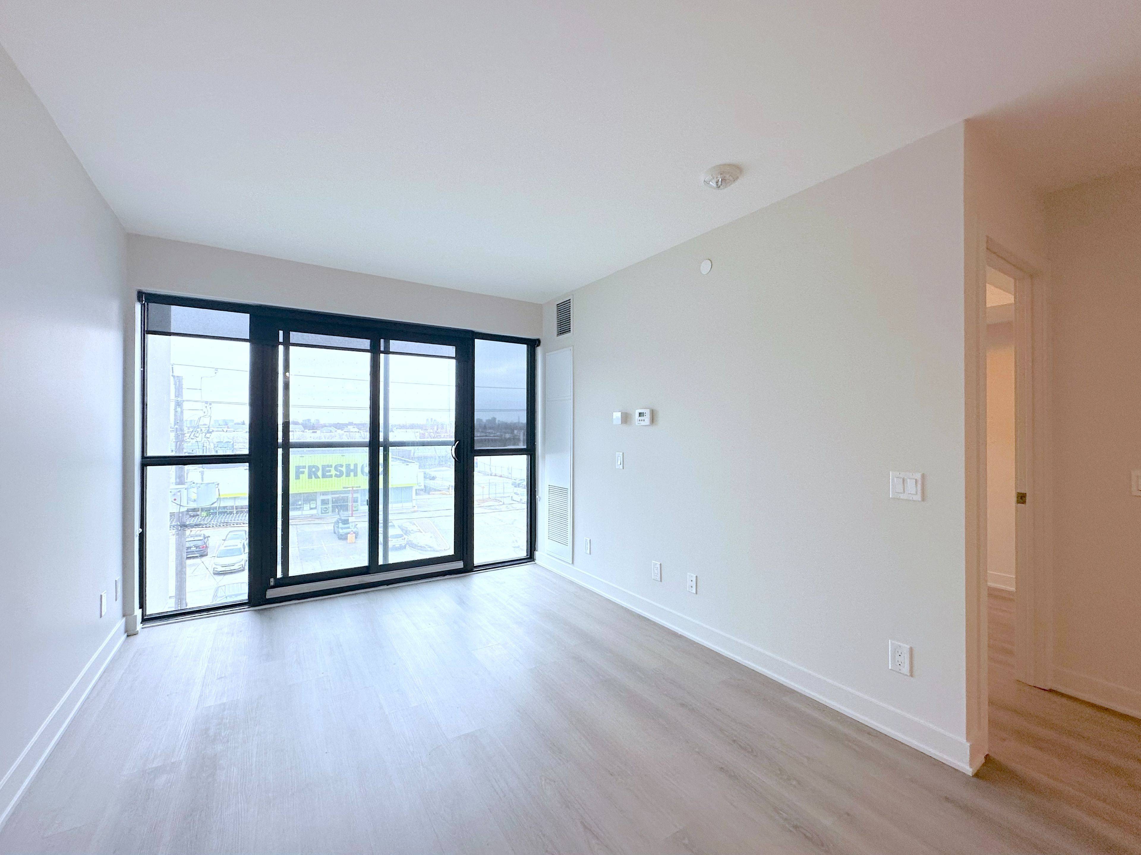 Toronto W02, ON M6S 2S2,3385 Dundas ST W #409