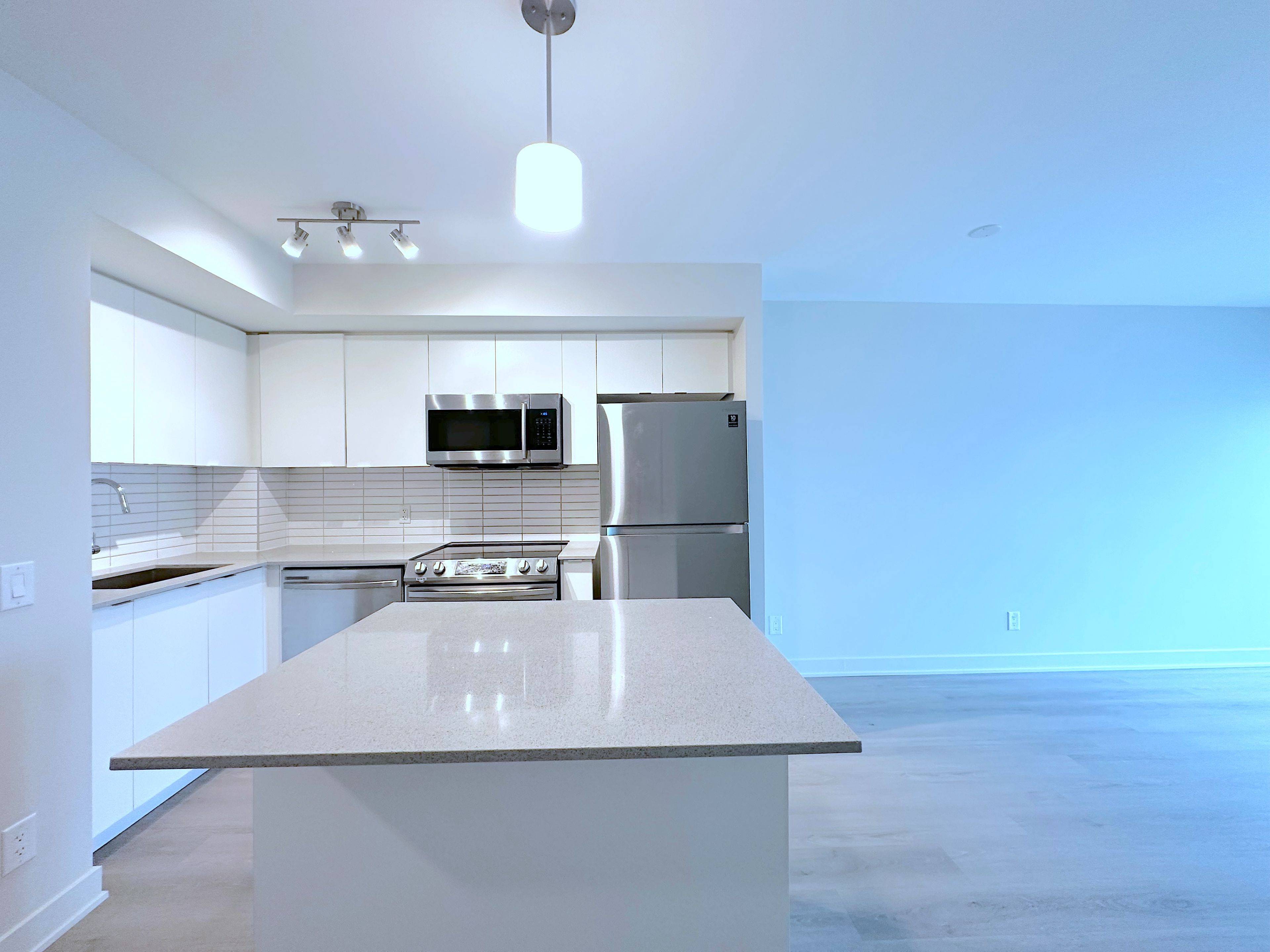 Toronto W02, ON M6S 2S2,3385 Dundas ST W #409