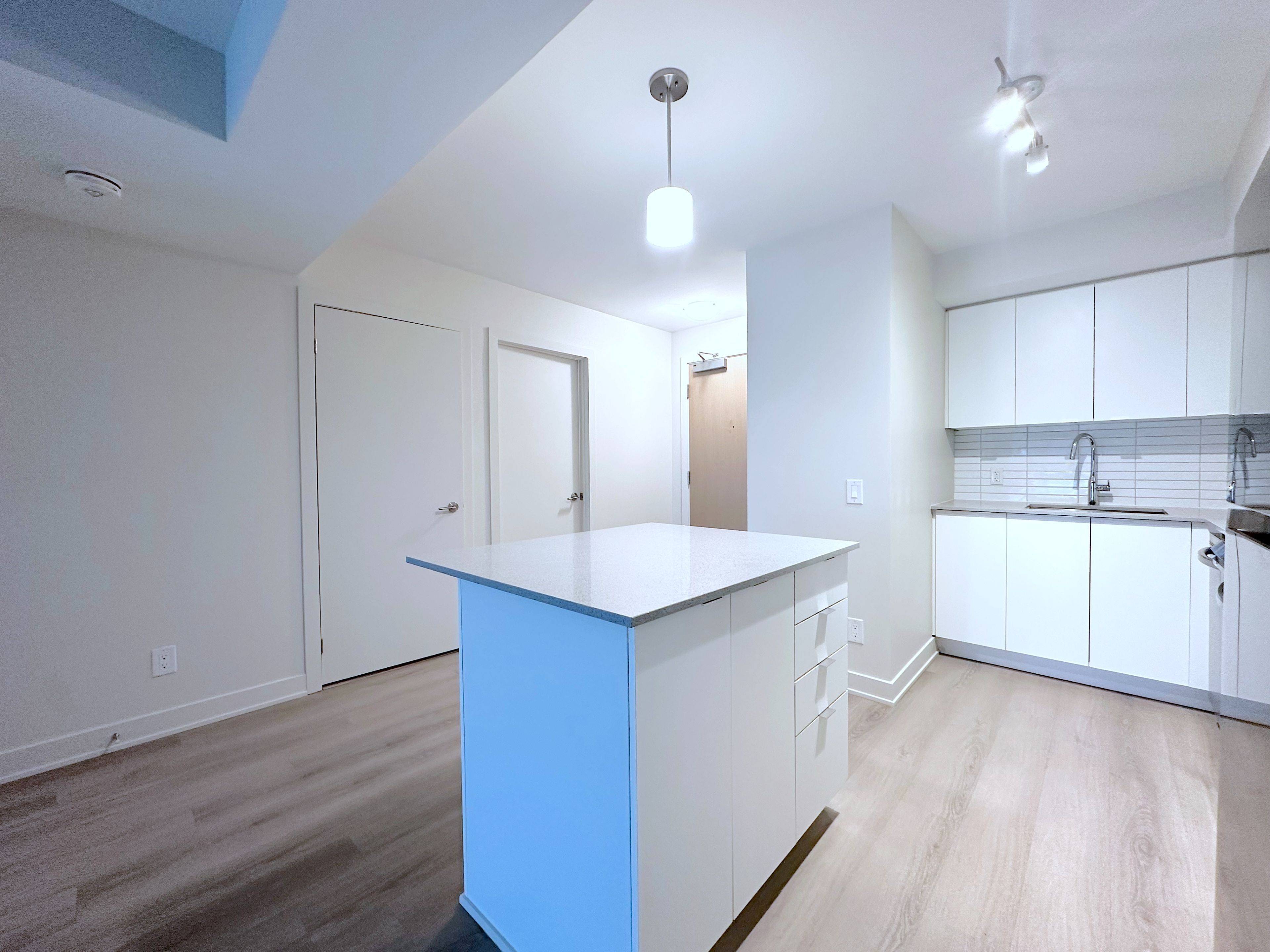 Toronto W02, ON M6S 2S2,3385 Dundas ST W #410