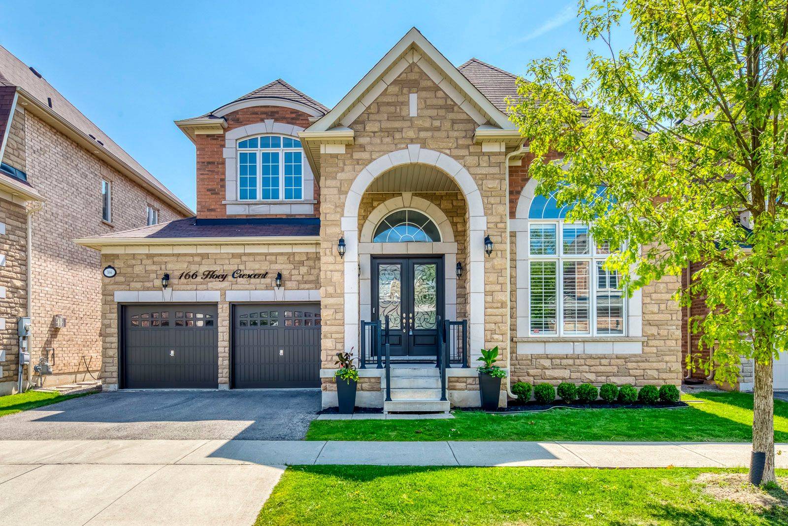 Oakville, ON L6M 0X1,166 Hoey CRES