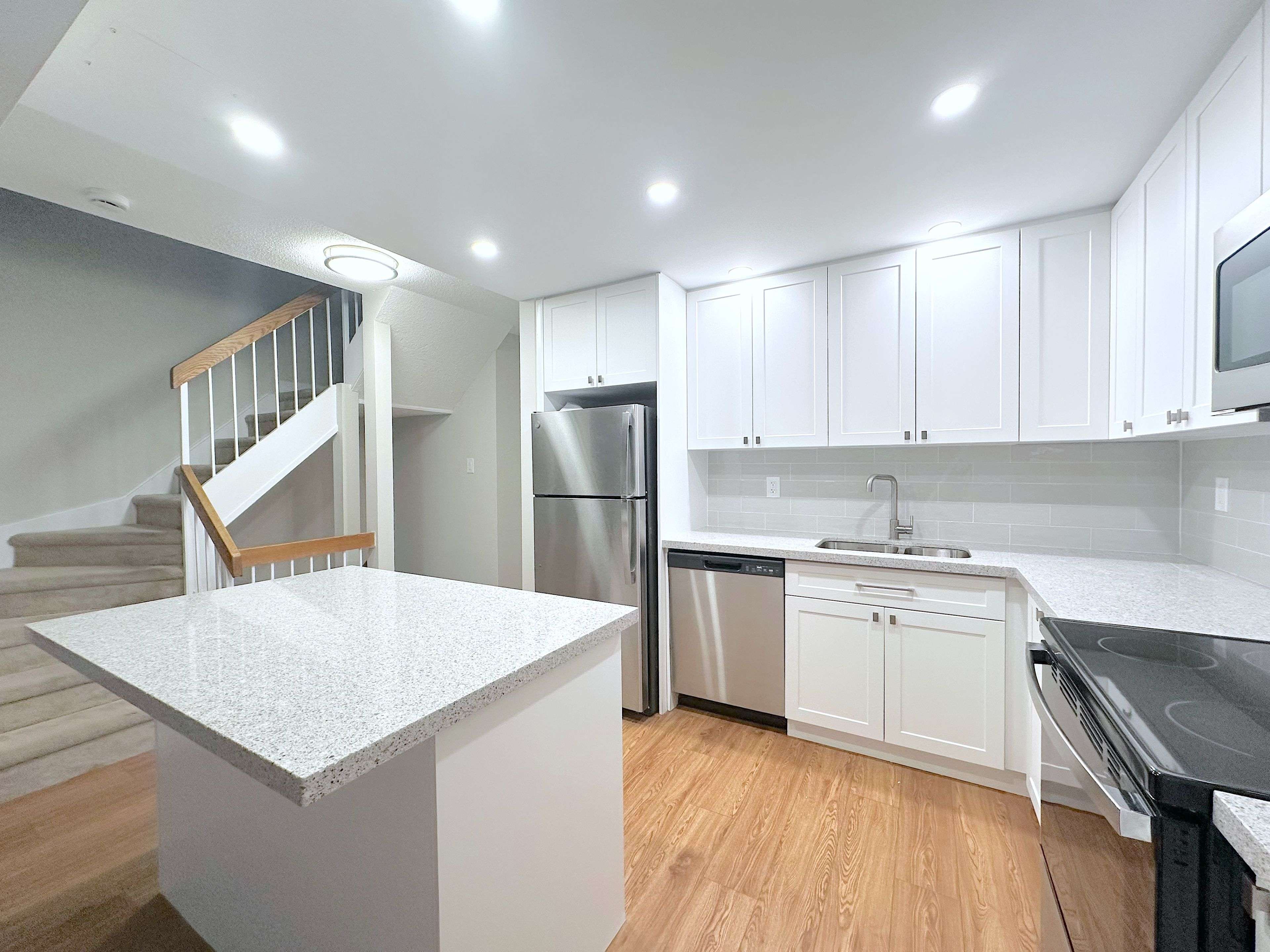 Mississauga, ON L5N 3S4,2605F Battleford RD