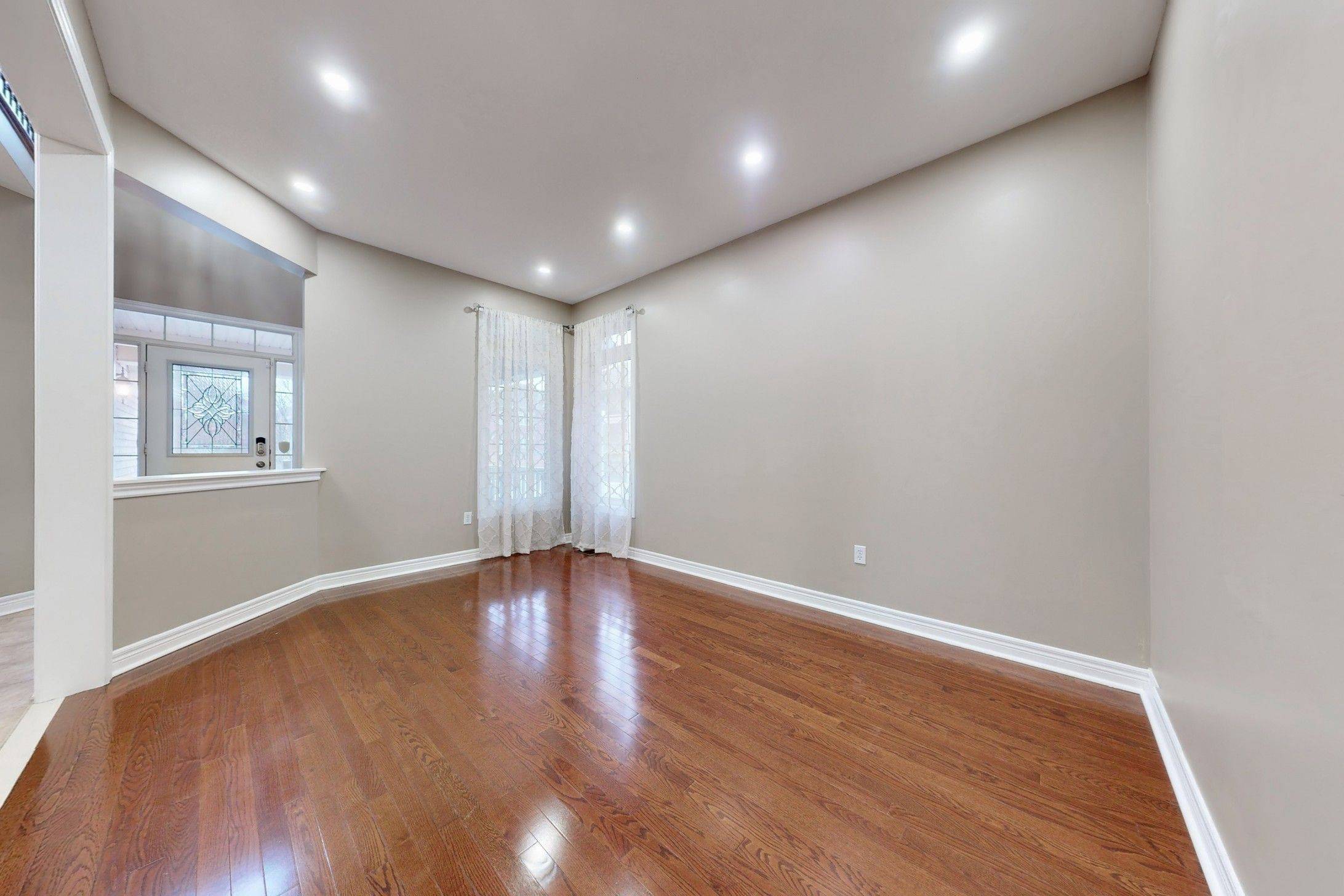 Mississauga, ON L5M 0J8,5421 Freshwater DR