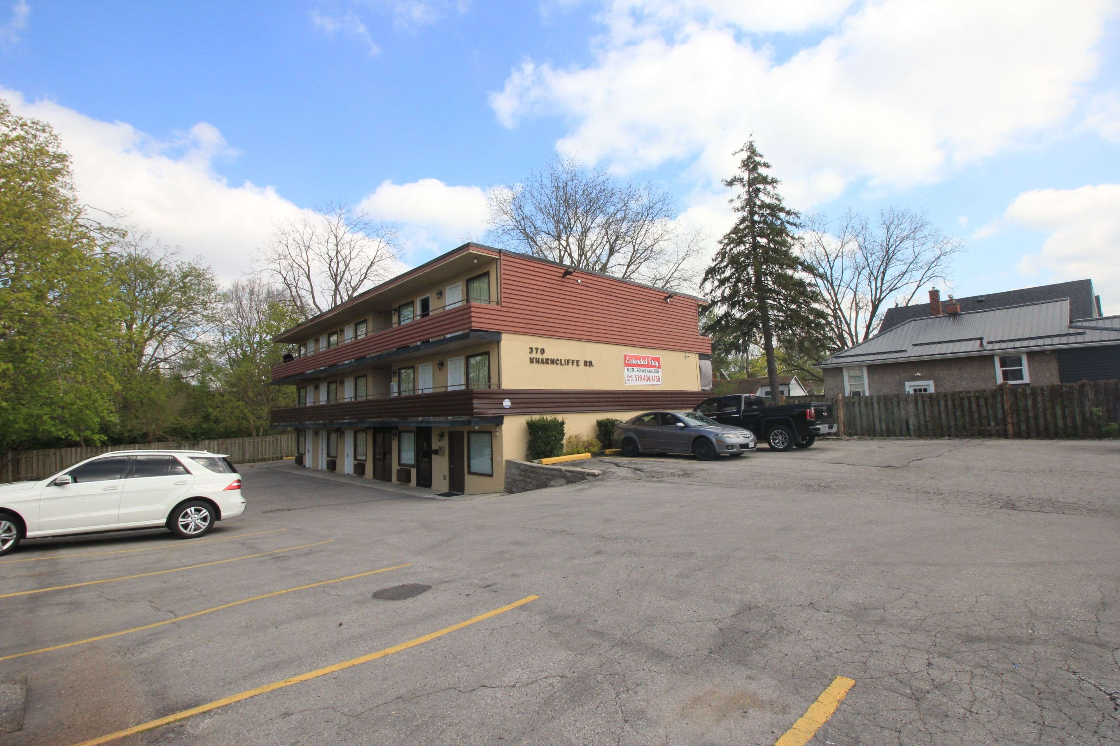 London South, ON N6J 2M1,370 Wharncliffe RD S