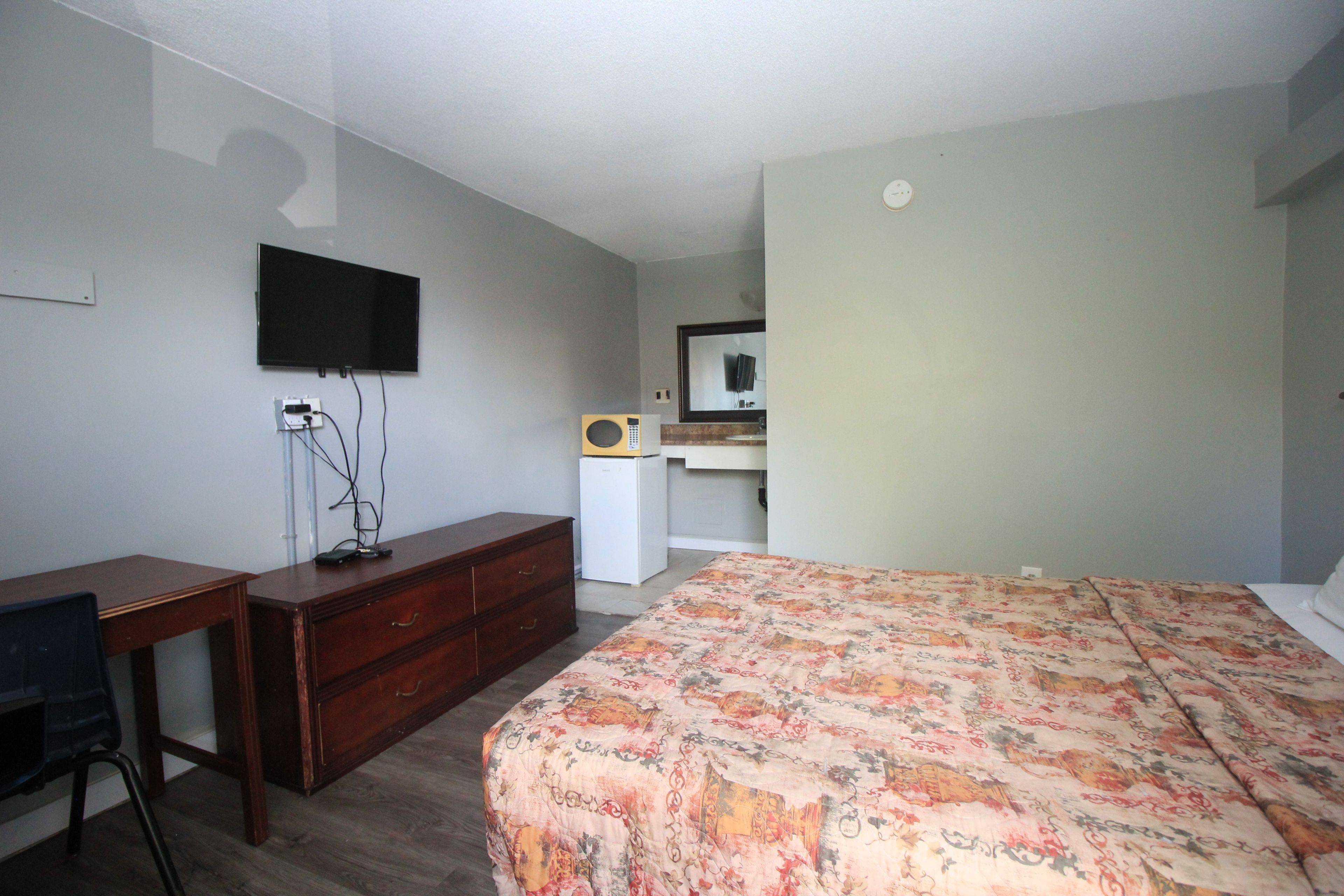 London South, ON N6J 2M1,370 Wharncliffe RD S