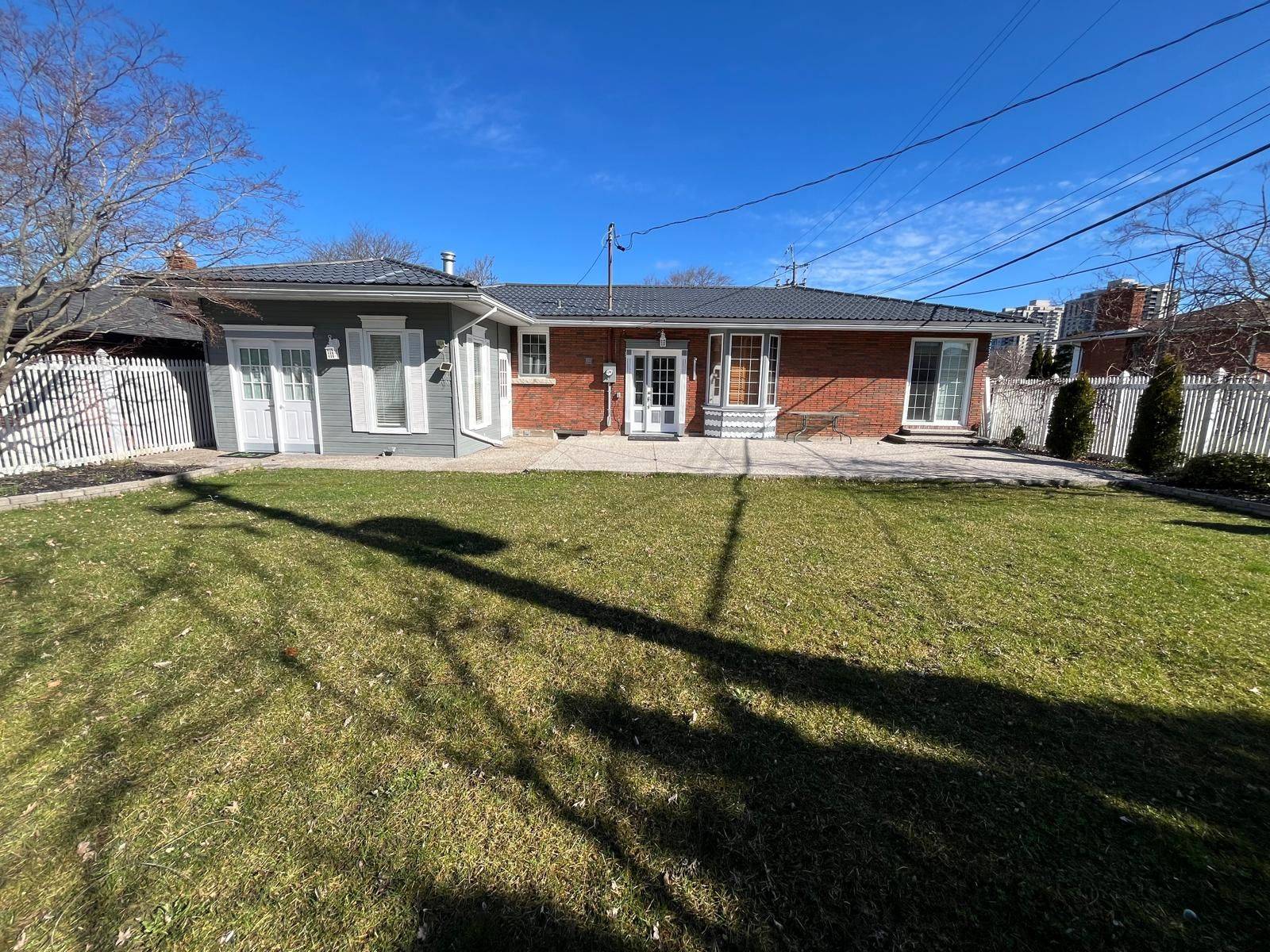 St. Catharines, ON L2T 2M8,36 Oakridge AVE #3