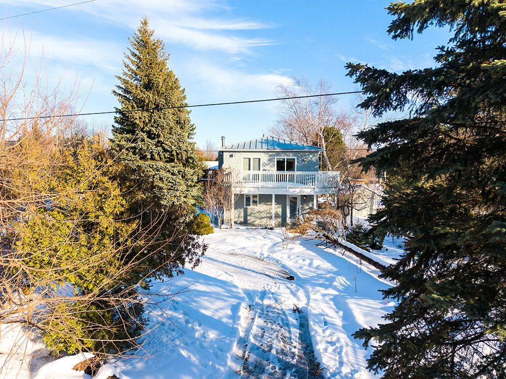 Blue Mountains, ON L9Y 0M8,102 Fraser CRES