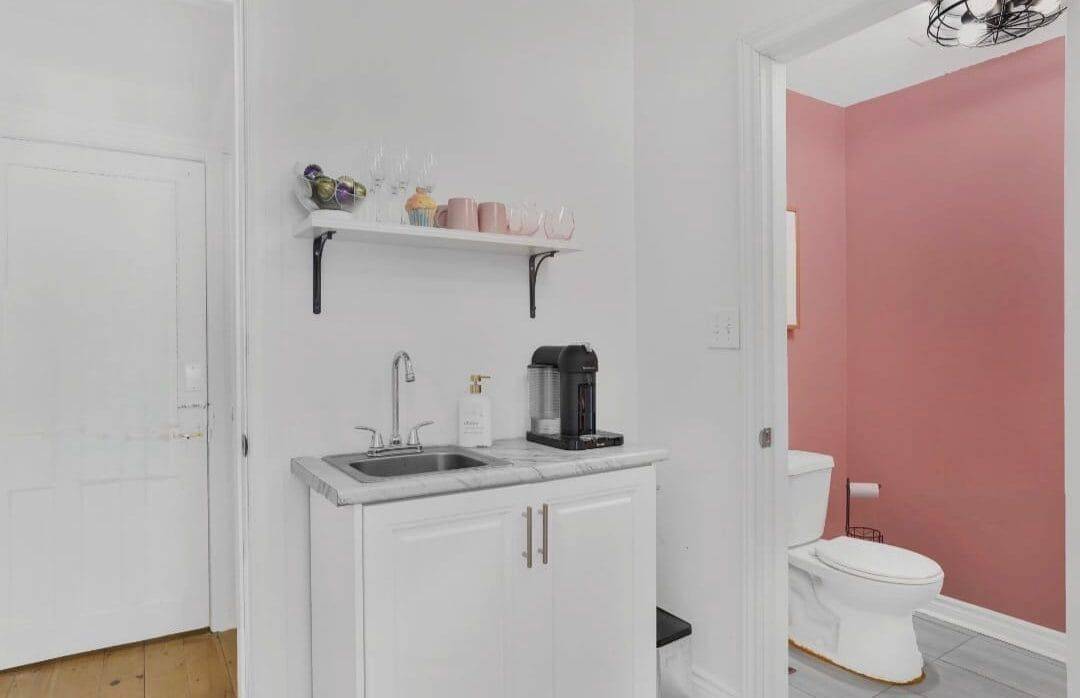 Hamilton, ON L8P 1A9,232 King ST W