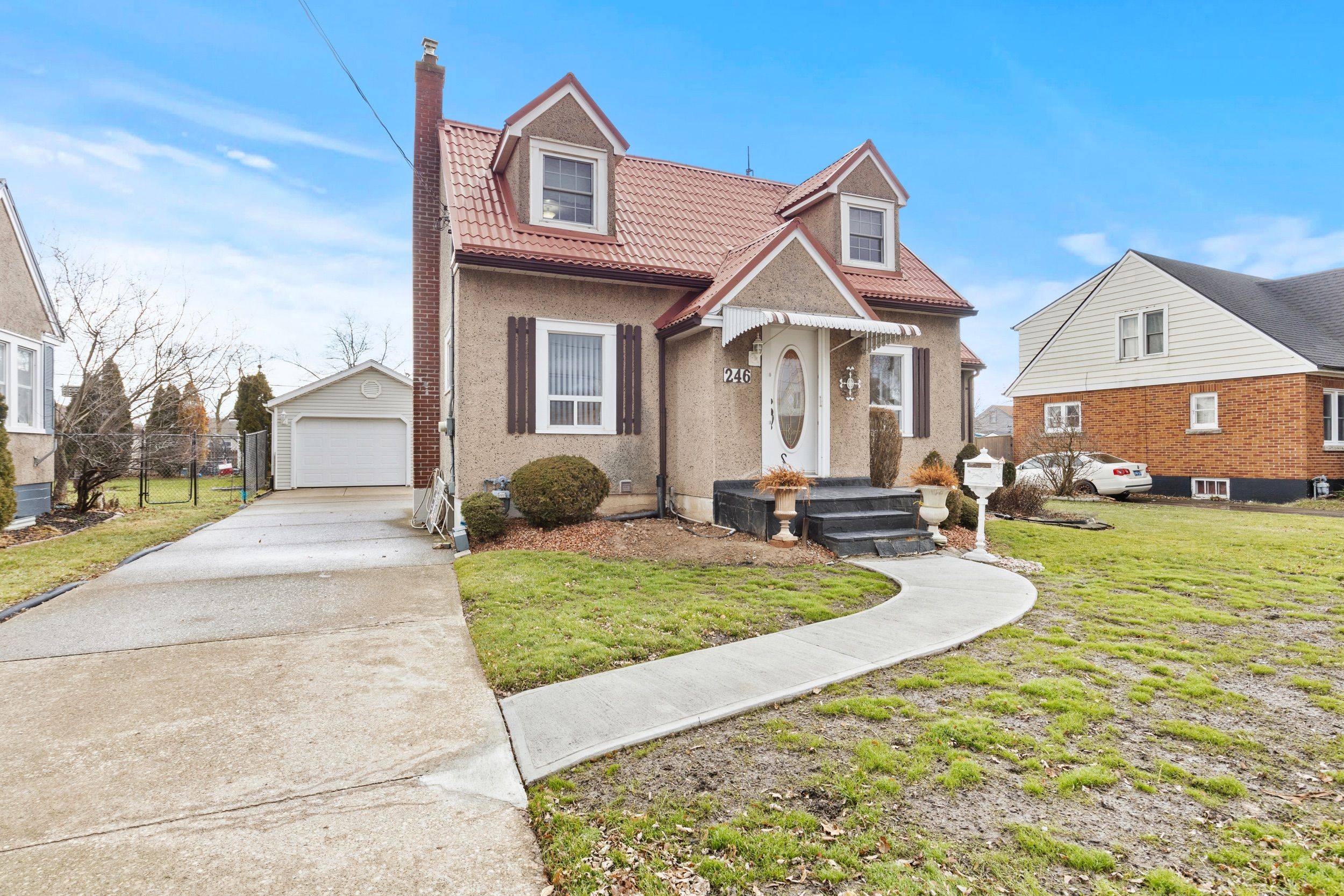 Welland, ON L3B 1N7,246 Scholfield AVE S