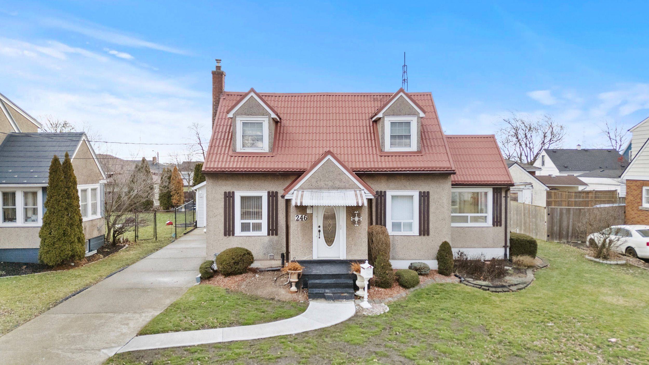 Welland, ON L3B 1N7,246 Scholfield AVE S