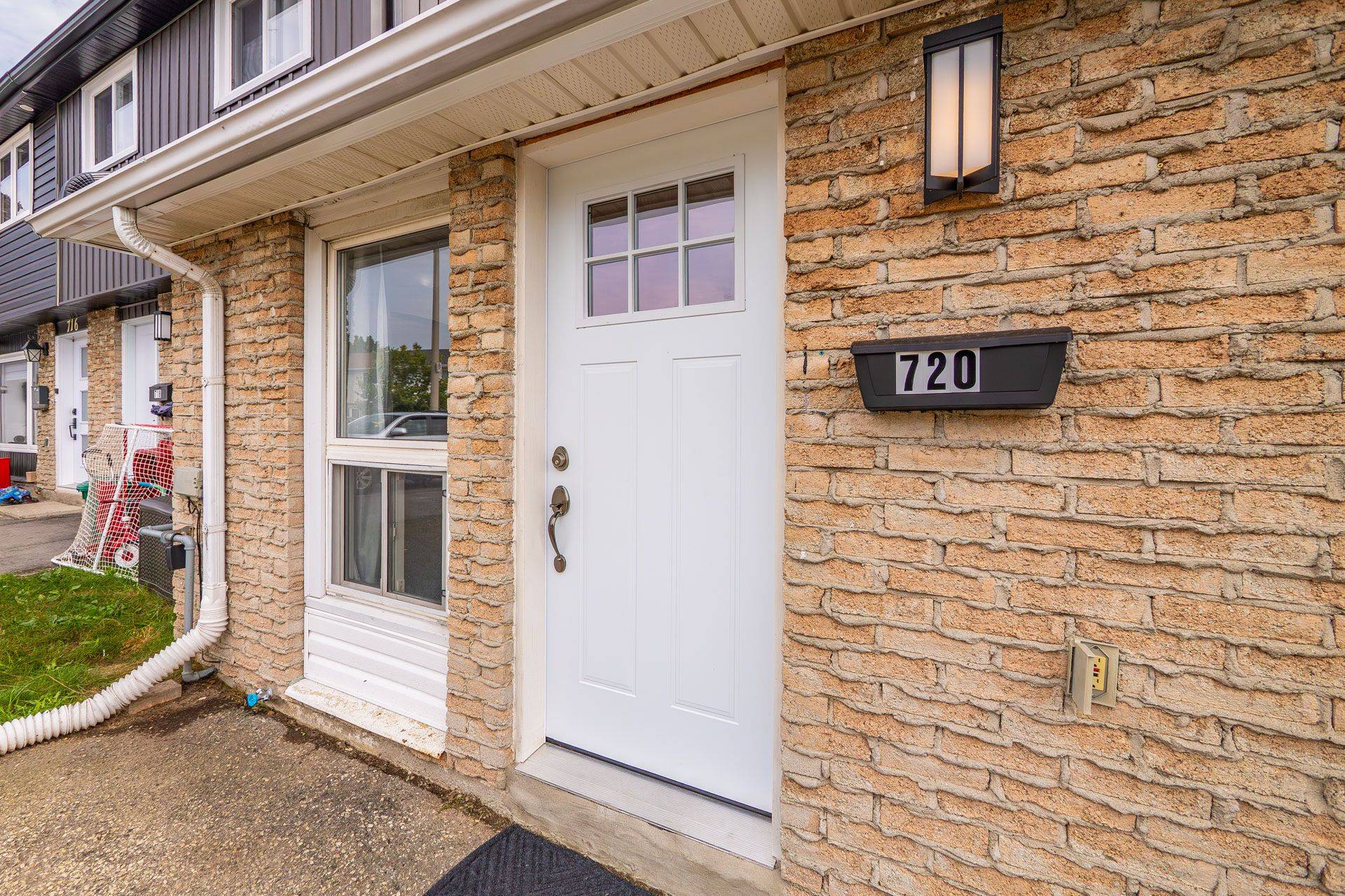 Cambridge, ON N3H 4X9,720 Parkview CRES