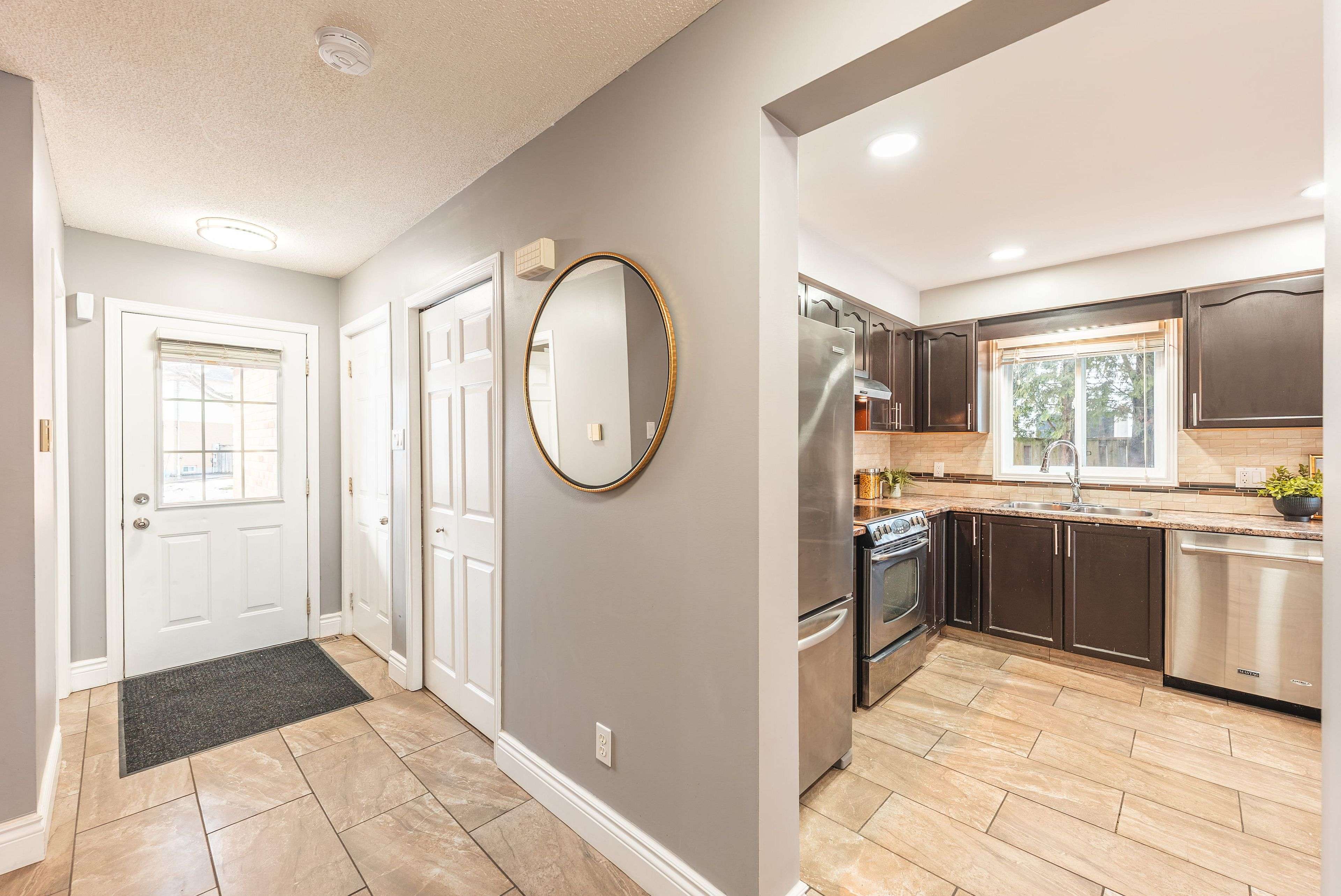 London East, ON N5V 4W4,42 Roman CRES