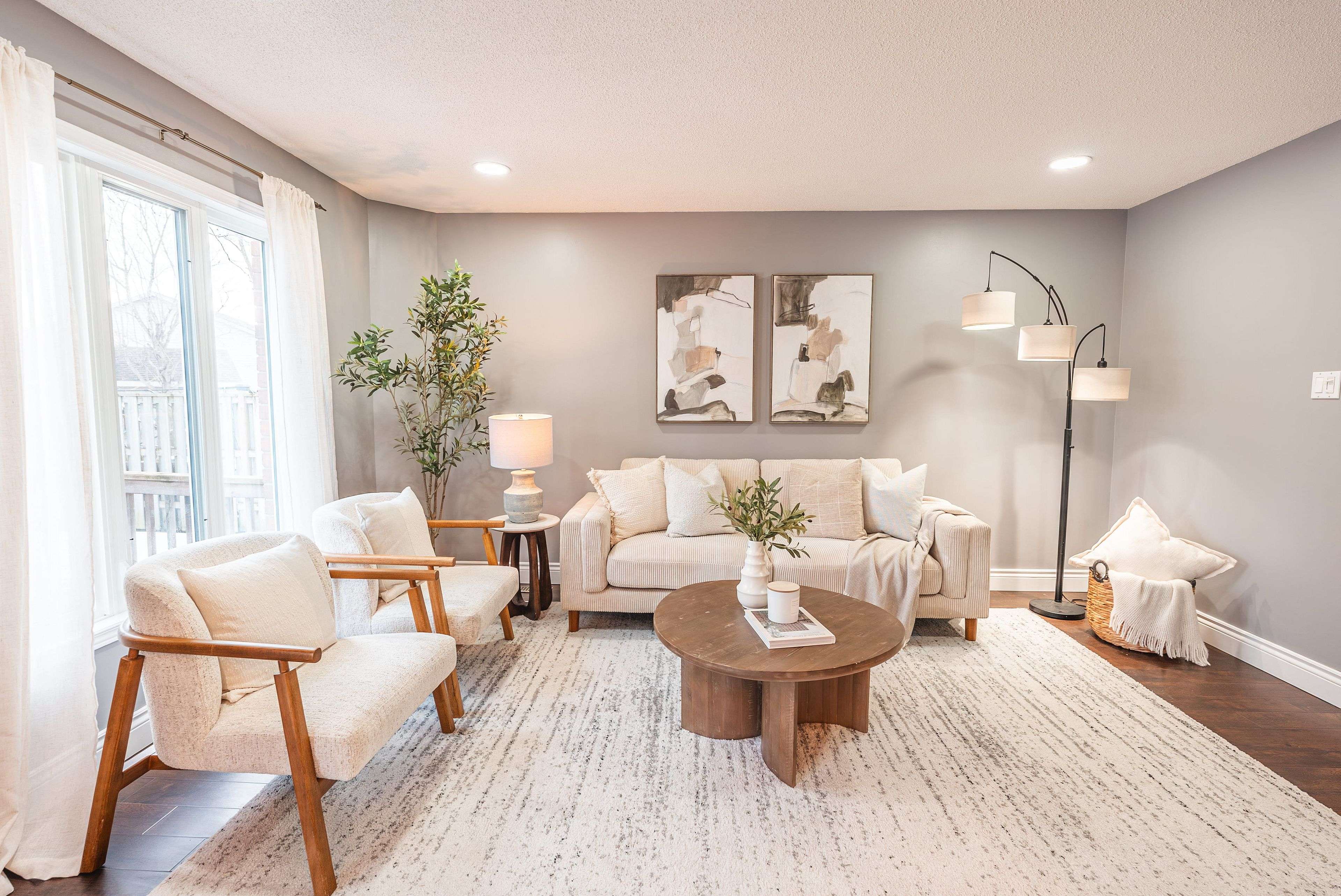 London East, ON N5V 4W4,42 Roman CRES