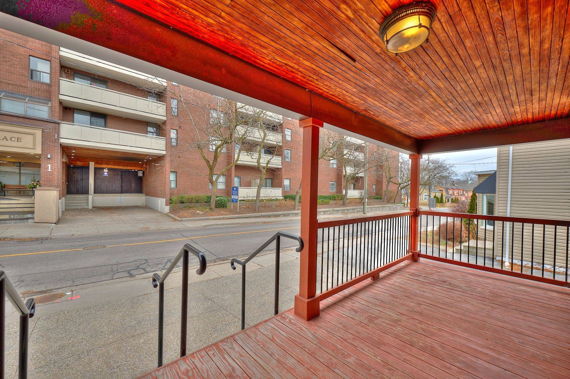 St. Catharines, ON L2R 5G2,8 Clark ST