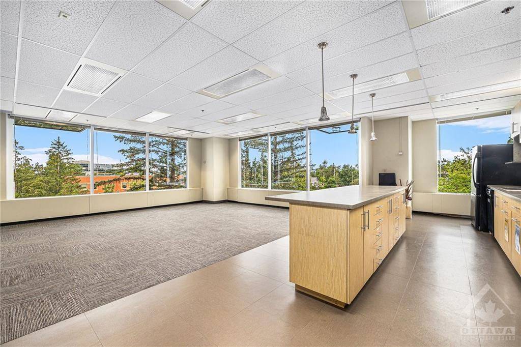 Country Place - Pineglen - Crestview And Area, ON K2E 1A2,2 GURDWARA RD #300