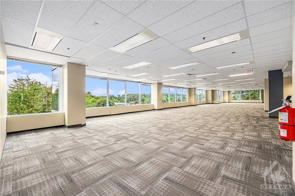 Country Place - Pineglen - Crestview And Area, ON K2E 1A2,2 GURDWARA RD #300