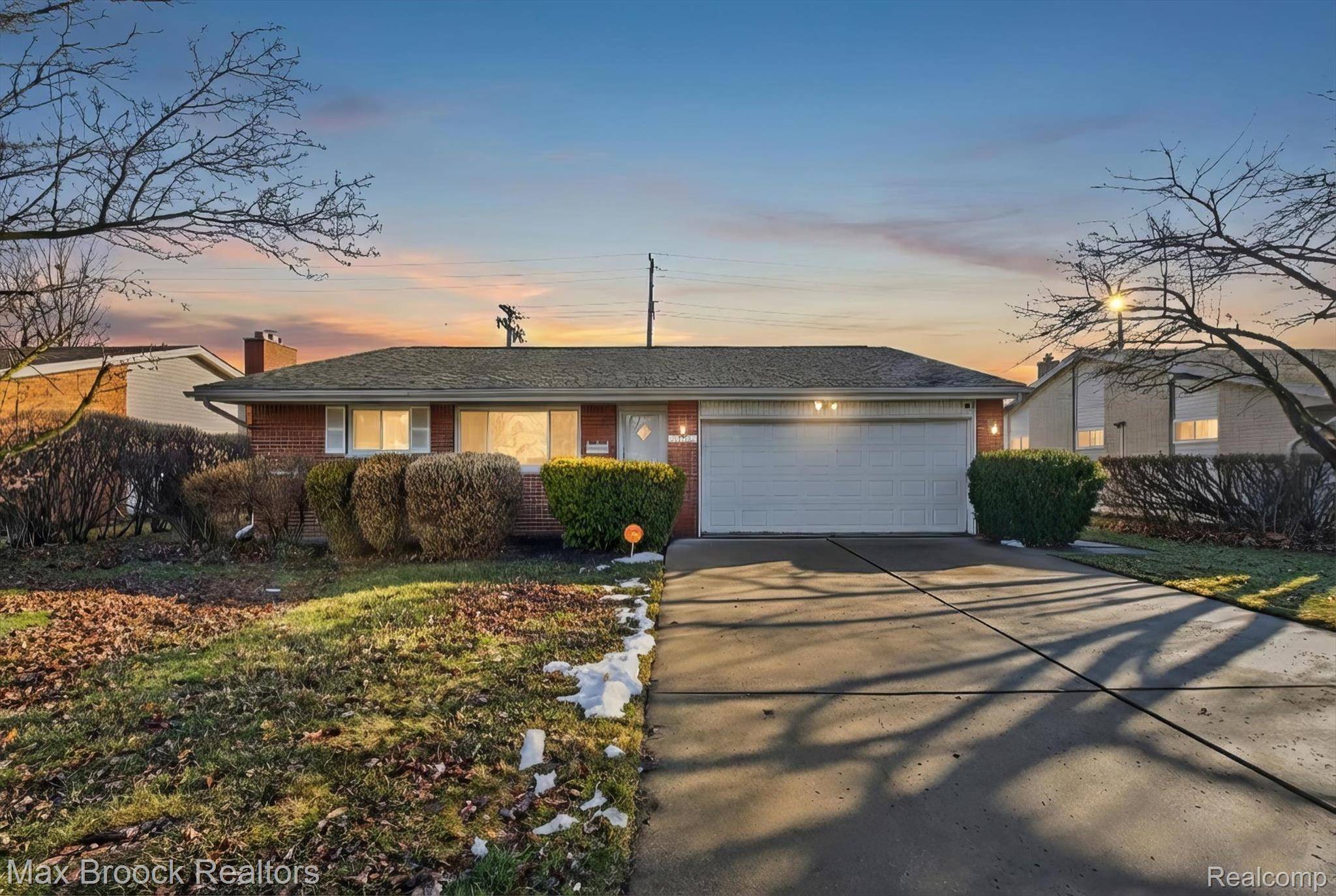 Southfield, MI 48076,27900 E Larkmoor ST