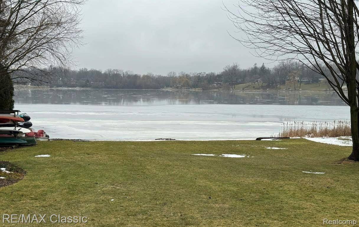 Bloomfield Hills, MI 48301,5760 Monterey CT