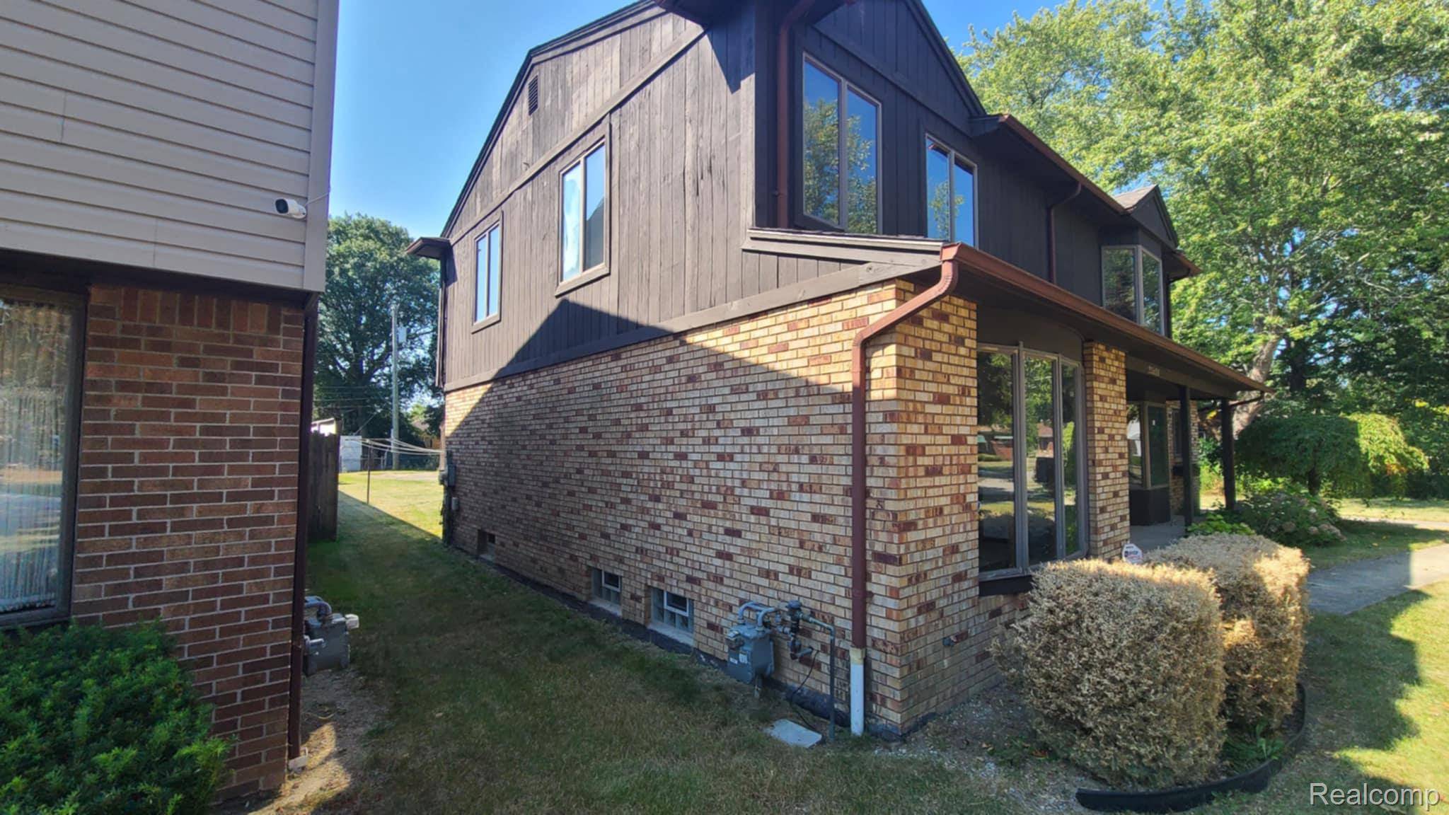 Harper Woods, MI 48225,20688 Woodland ST