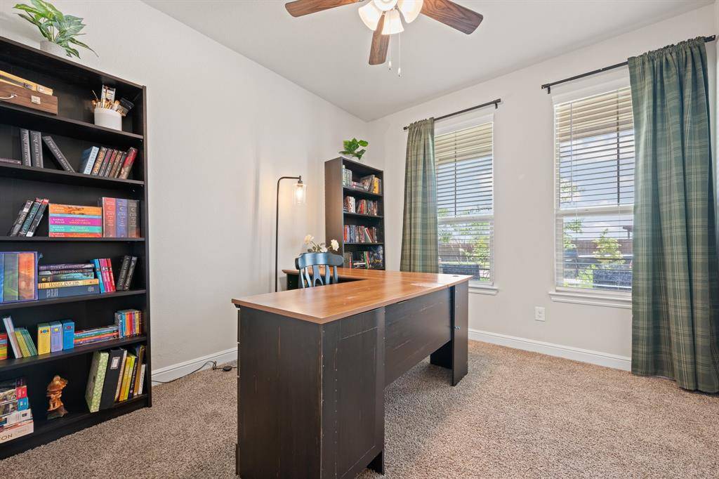 Denton, TX 76210,5709 Round Hill Road