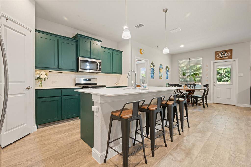 Denton, TX 76210,5709 Round Hill Road