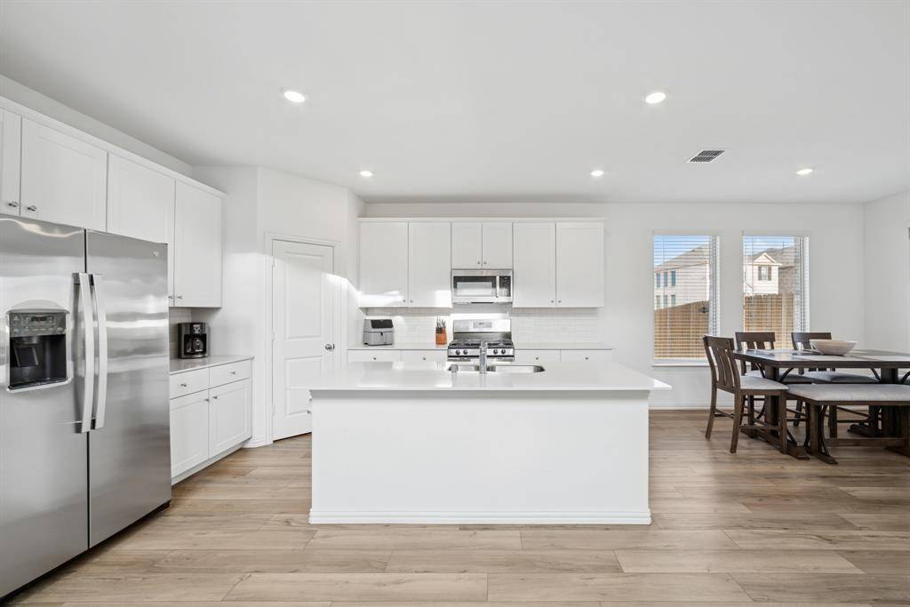 Fort Worth, TX 76179,10040 Thornapple Road