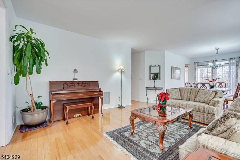 Franklin Twp., NJ 08823,62 Magellan Way