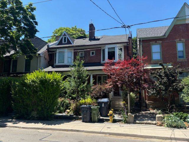 Toronto C01, ON M5S 2P1,176 Lippincott ST #Main