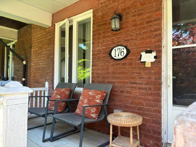 Toronto C01, ON M5S 2P1,176 Lippincott ST #Main