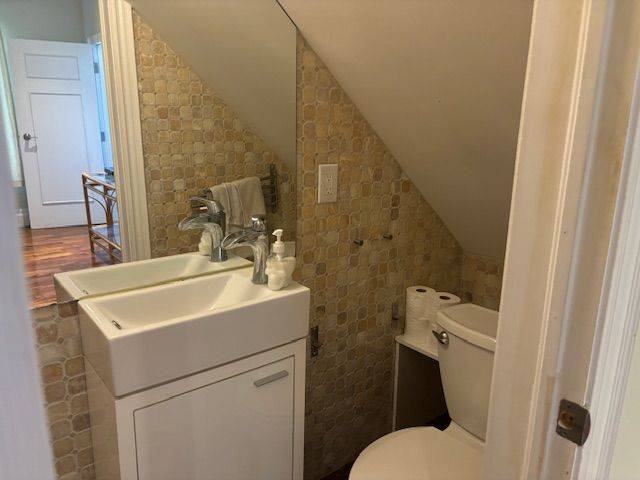 Toronto C01, ON M5S 2P1,176 Lippincott ST #Main