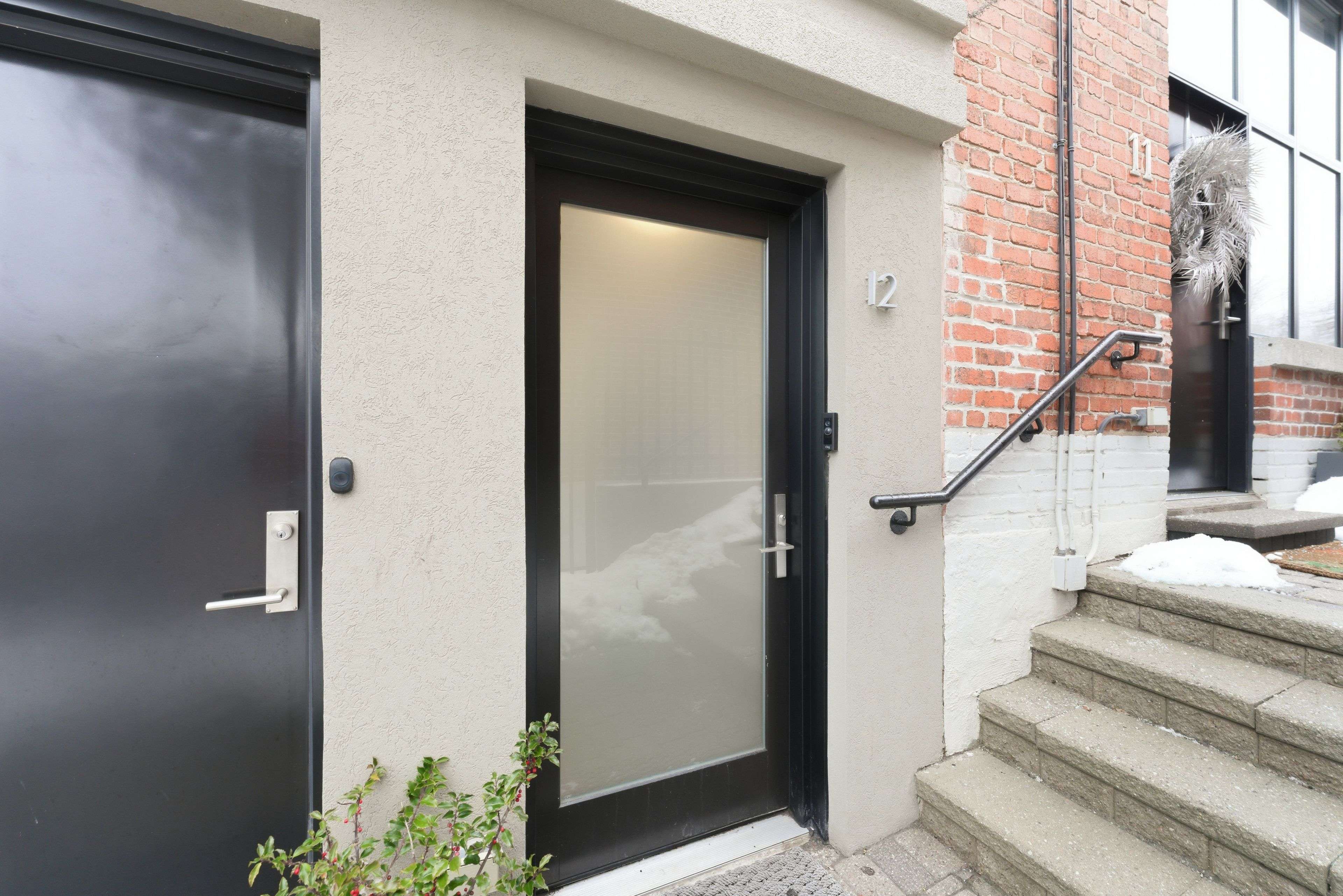 Toronto C01, ON M6G 2Y5,200 Clinton ST #12