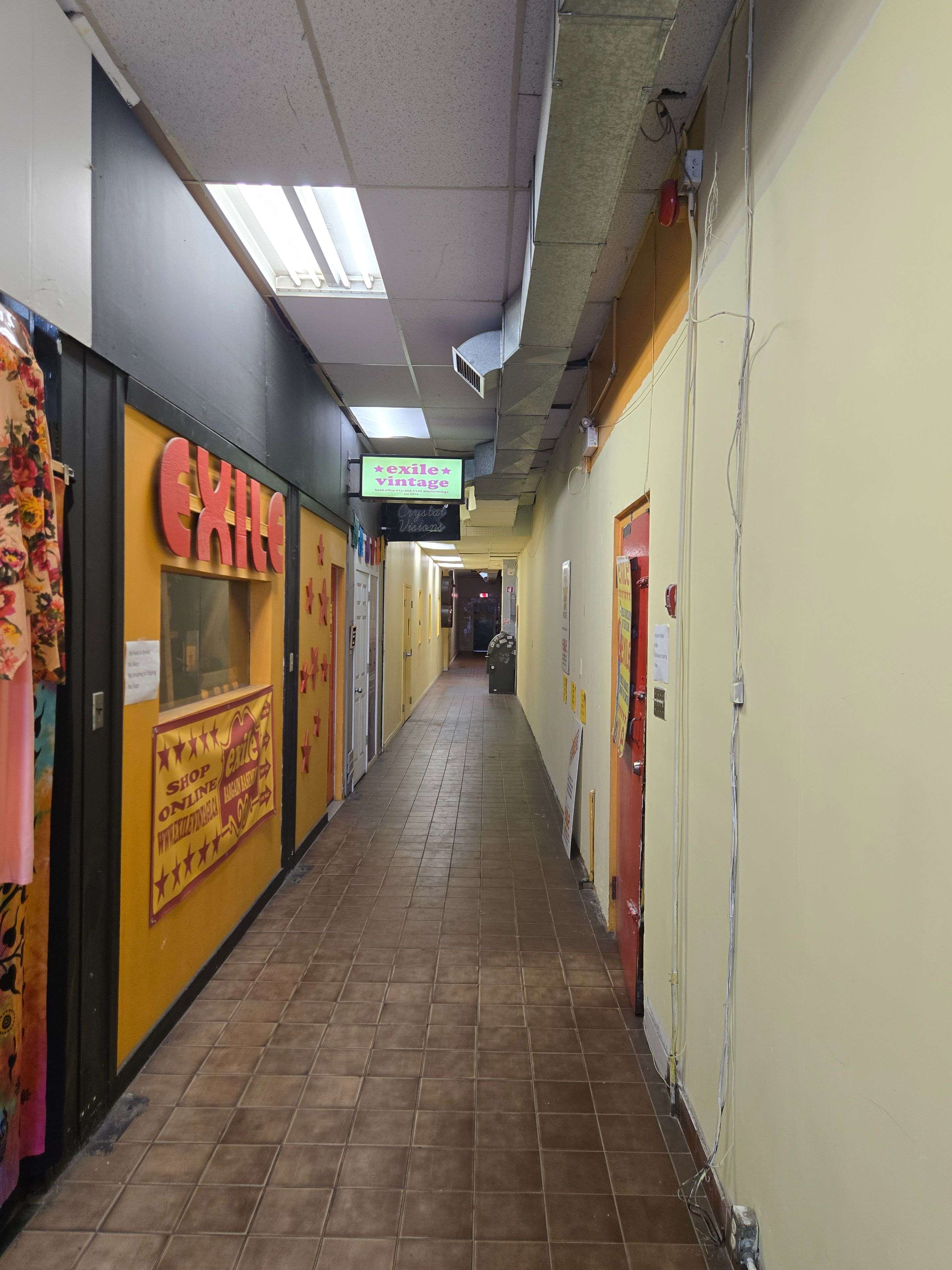 Toronto C01, ON M5T 2K1,60 Kensington AVE