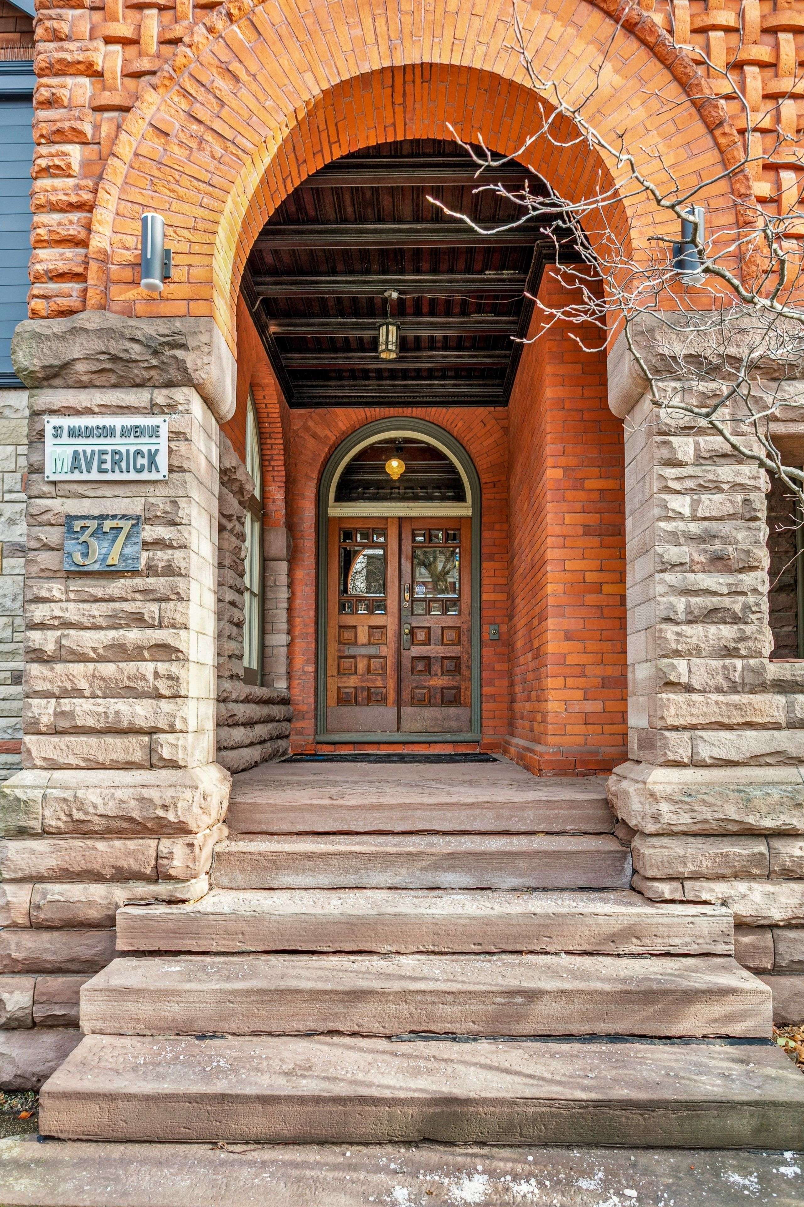 Toronto C02, ON M5R 2S2,37 Madison AVE