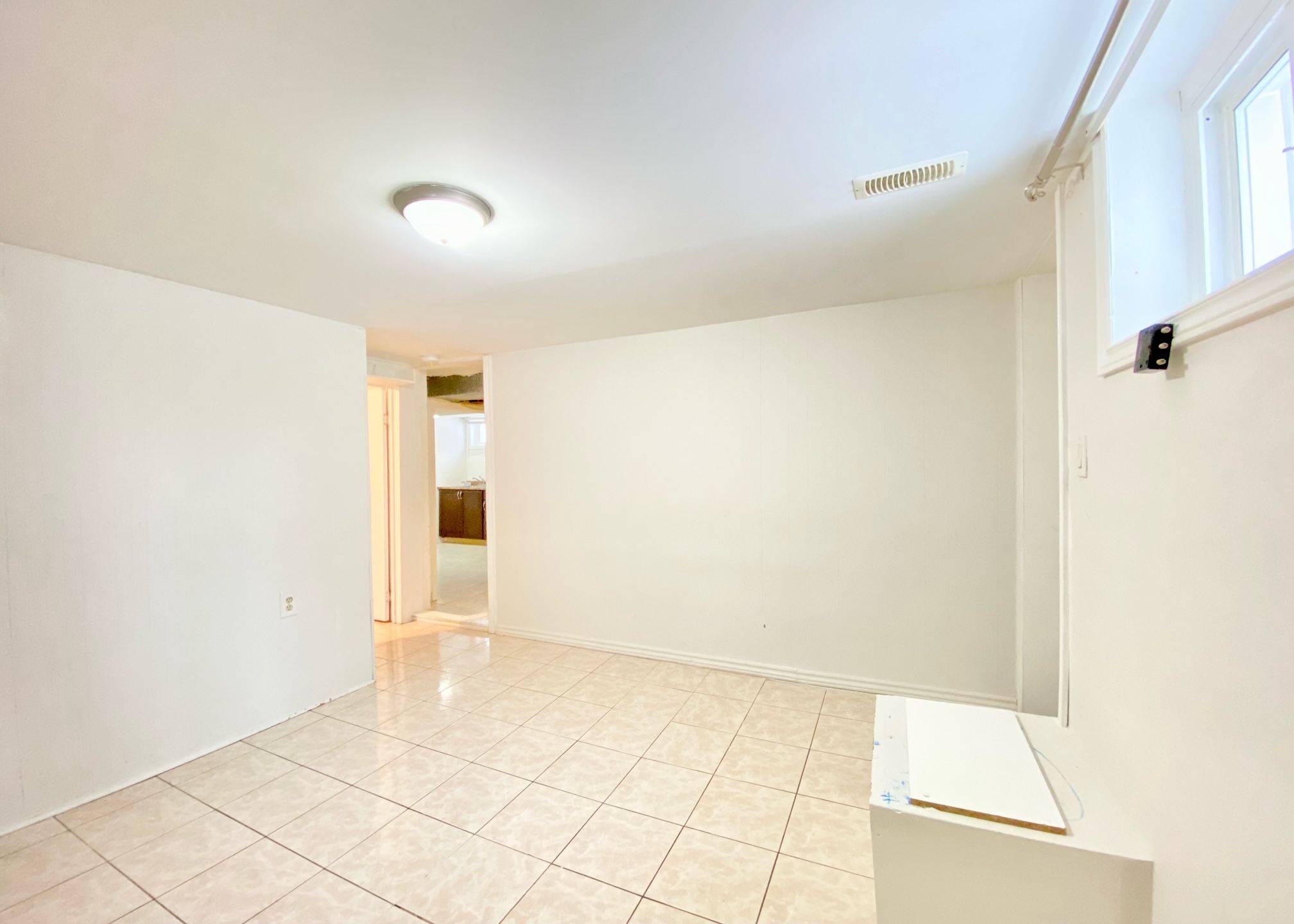 Toronto E04, ON M1K 1V3,82 Silvio AVE #Lower