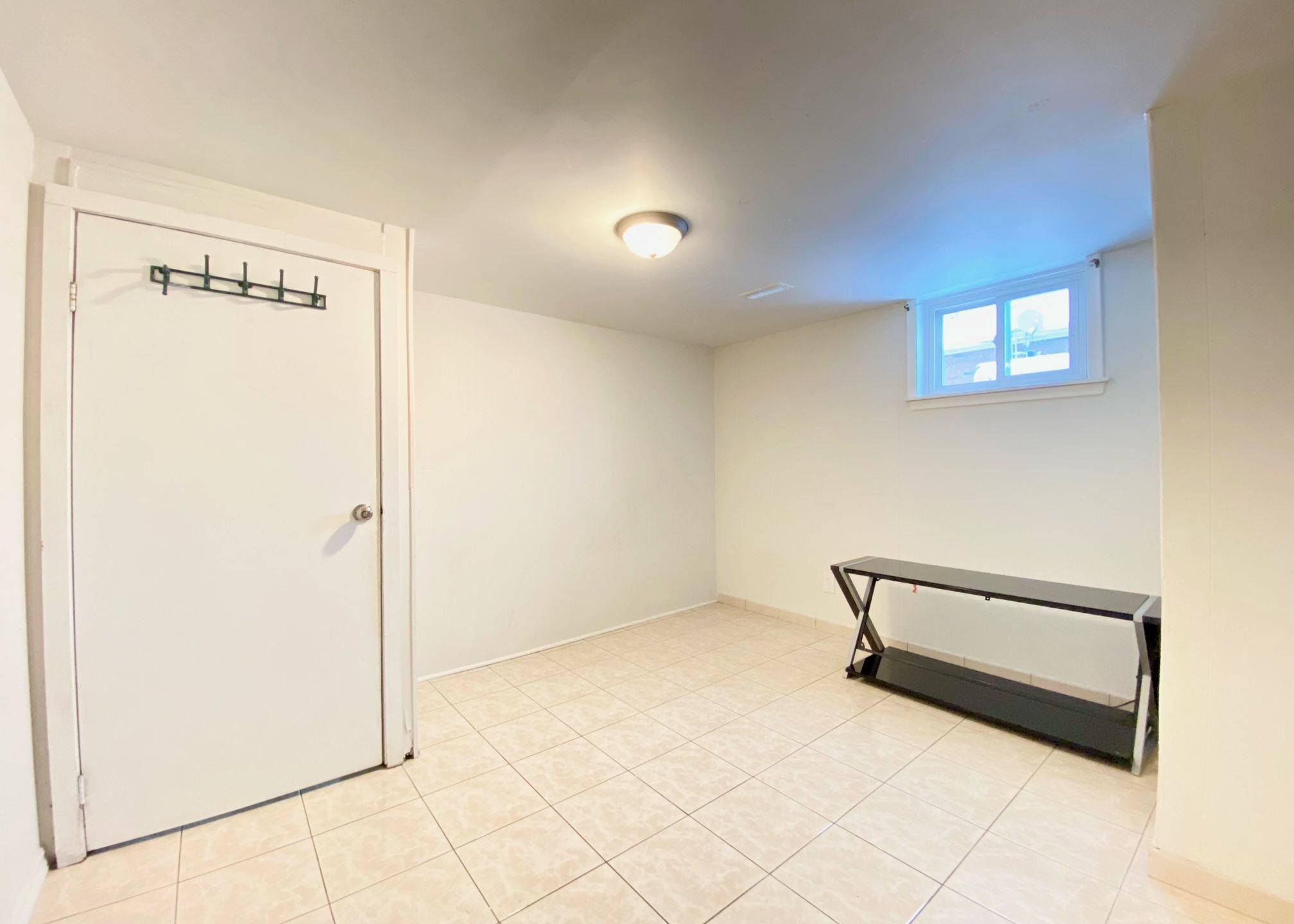 Toronto E04, ON M1K 1V3,82 Silvio AVE #Lower