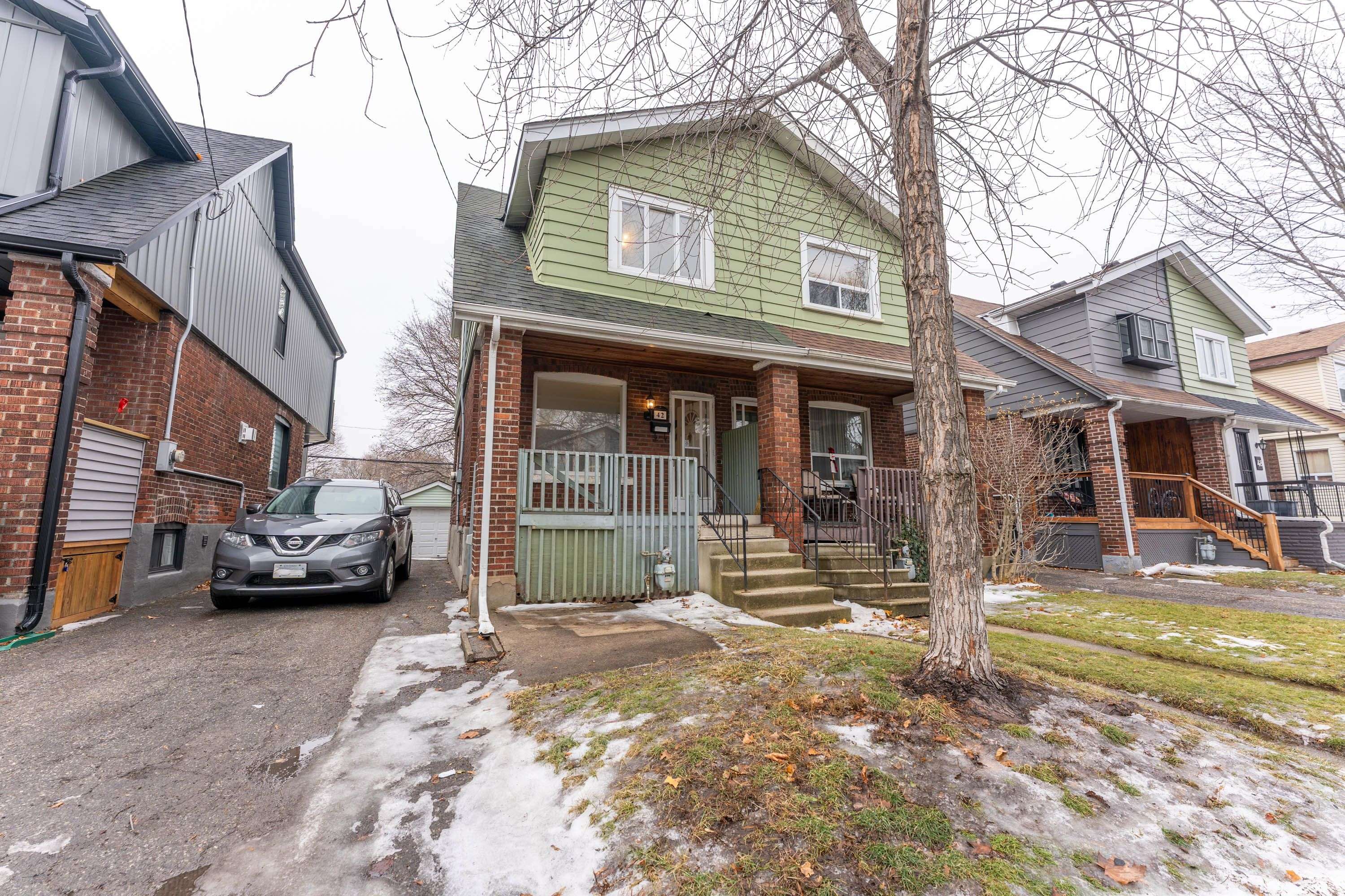Toronto E01, ON M4L 2N5,42 Hiltz AVE