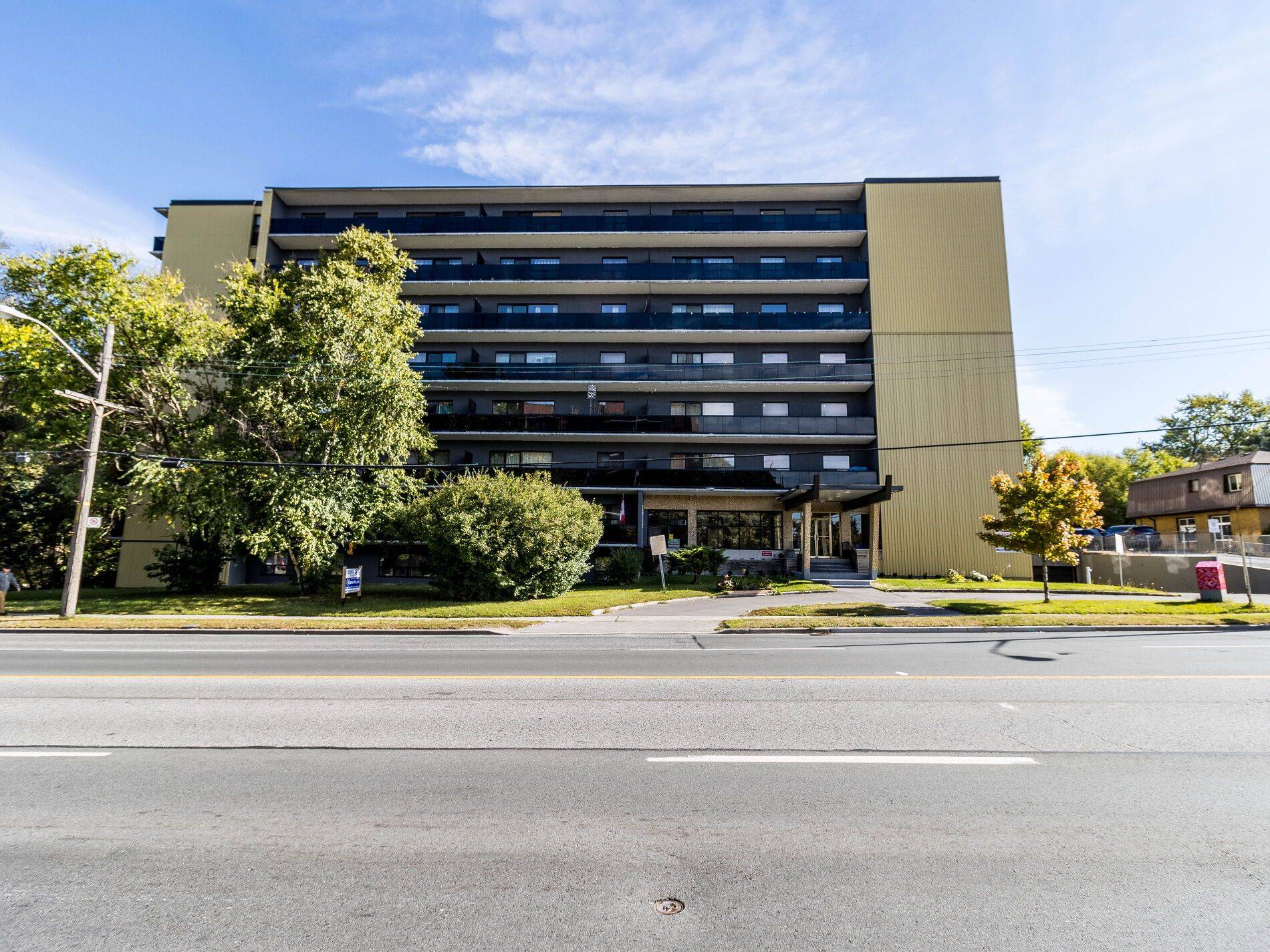 Toronto E04, ON M1R 1P9,1651 VICTORIA PARK AVE #605