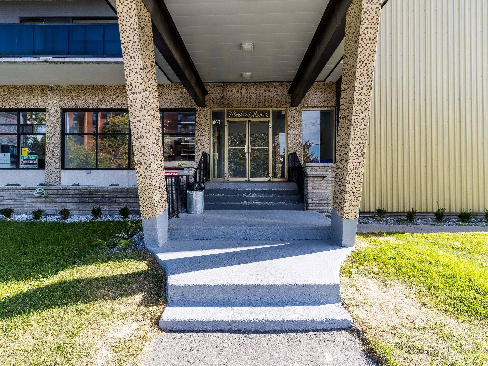 Toronto E04, ON M1R 1P9,1651 VICTORIA PARK AVE #605