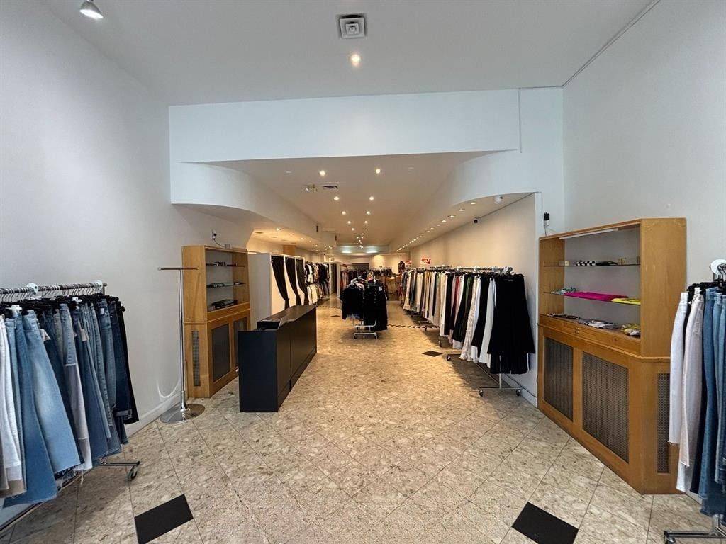 Toronto E01, ON M4K 1P9,575 Danforth AVE