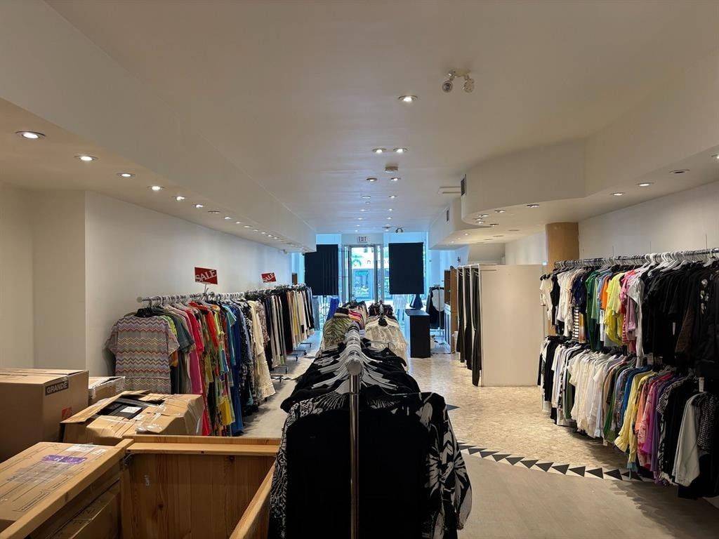 Toronto E01, ON M4K 1P9,575 Danforth AVE