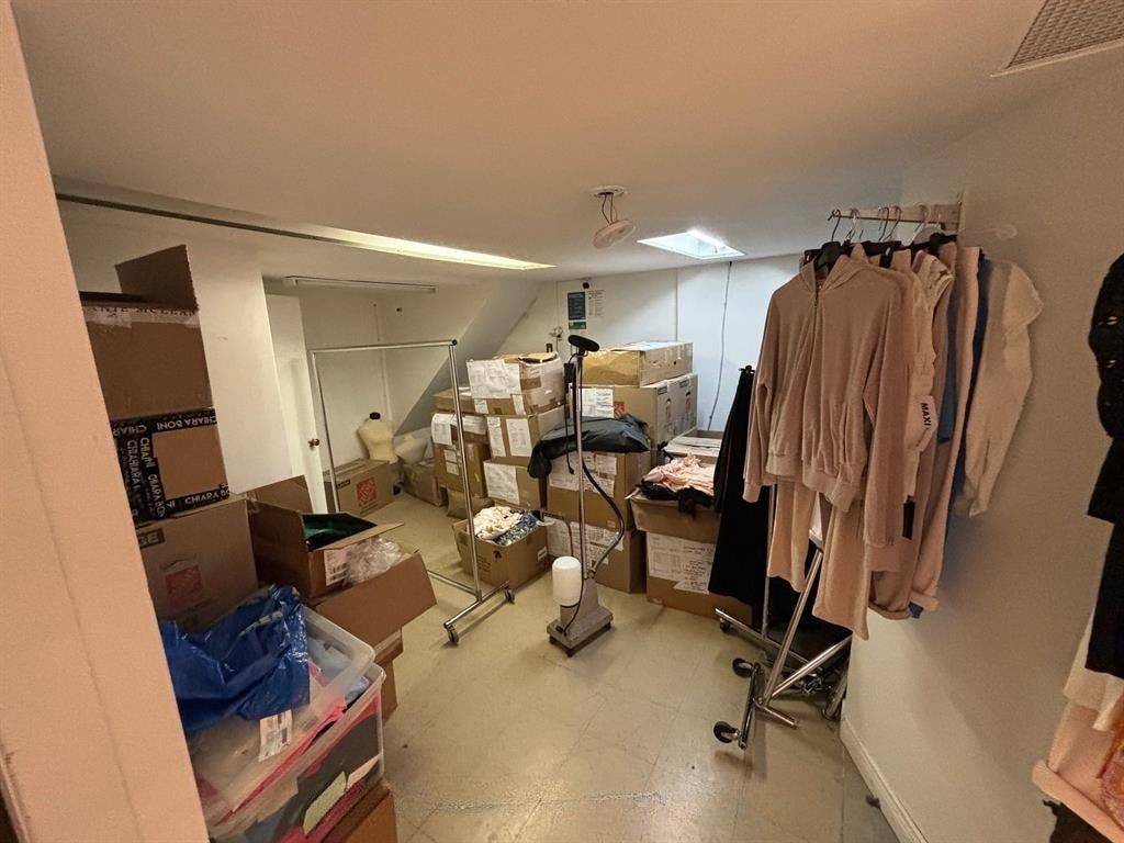 Toronto E01, ON M4K 1P9,575 Danforth AVE