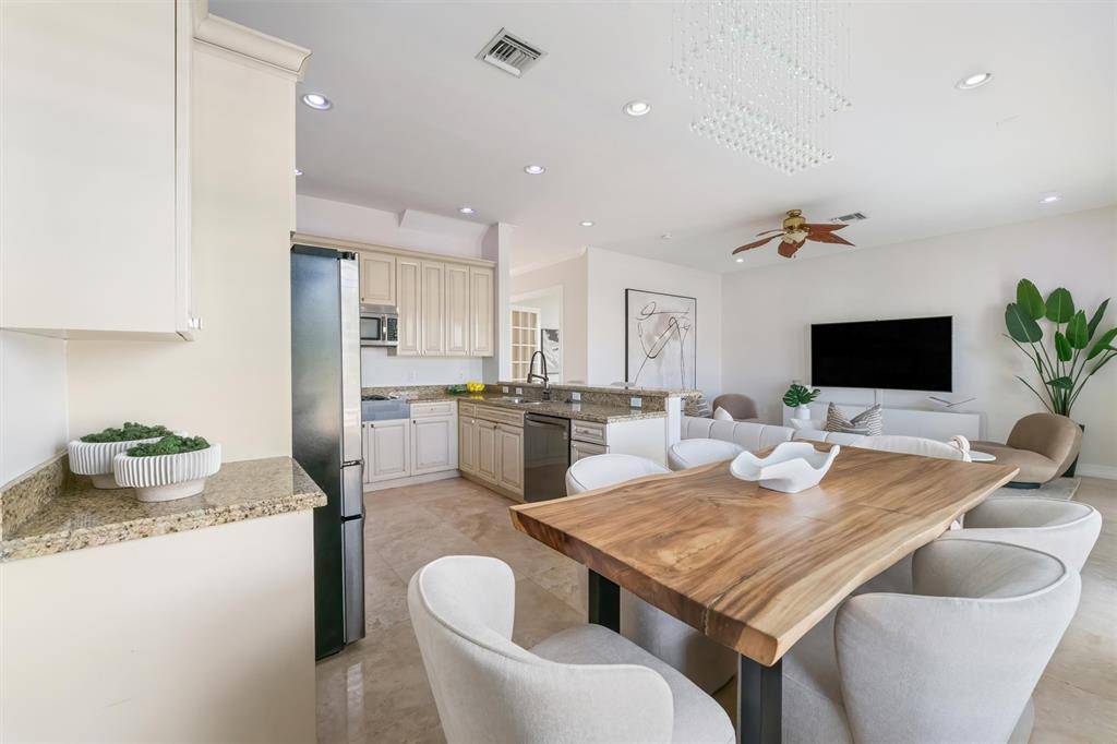 Fort Lauderdale, FL 33315,909 Mango Isle