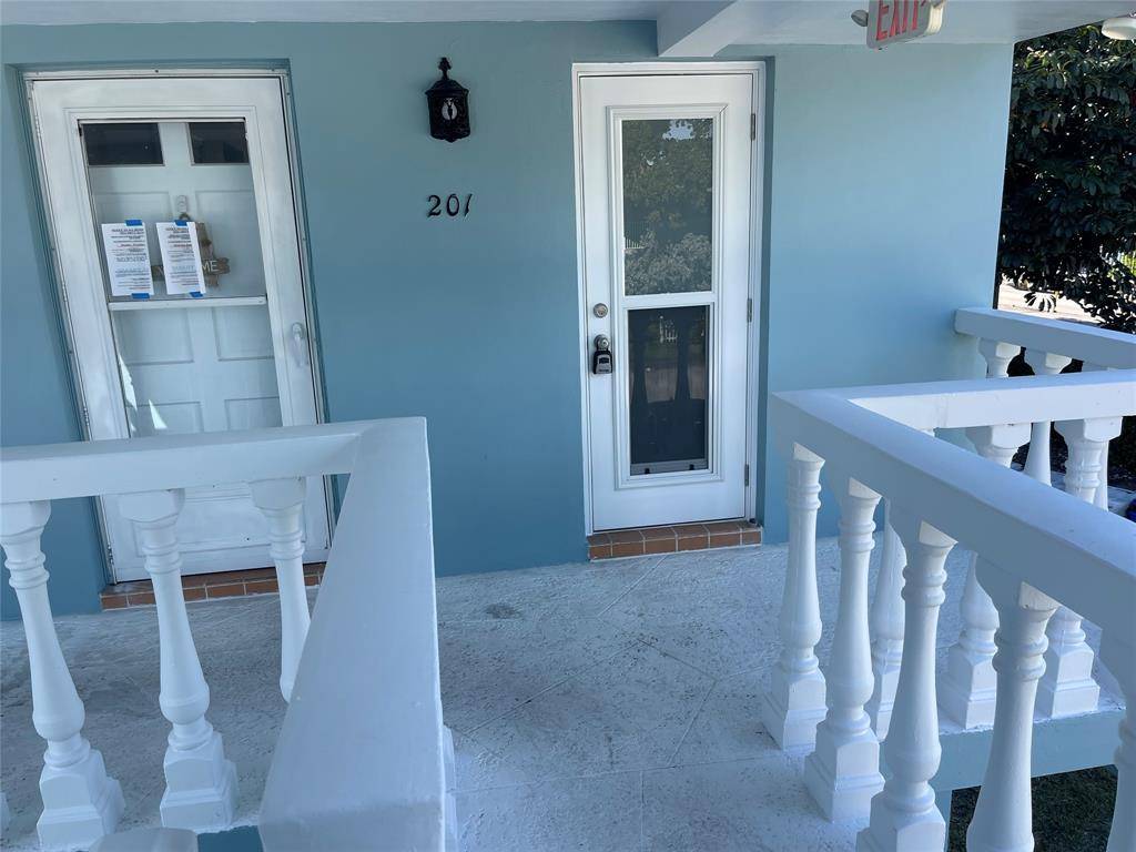 Pompano Beach, FL 33060,1100 Pine Dr #201