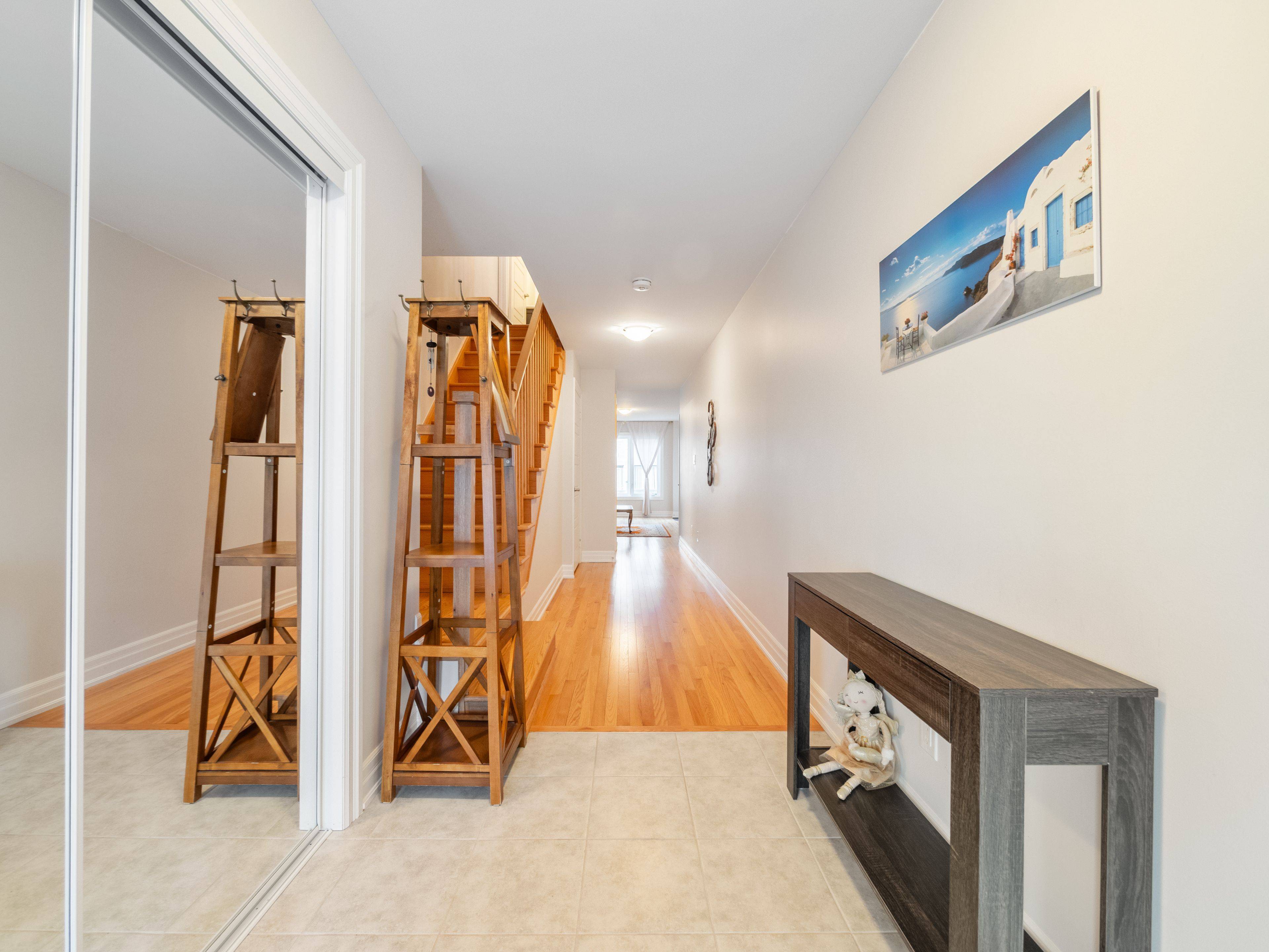 Newmarket, ON L3X 0K6,20 Vantage LOOP