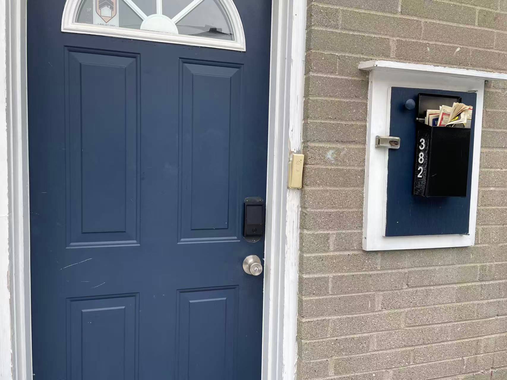 Richmond Hill, ON L4C 2V5,382 Lynett CRES #BASEMENT