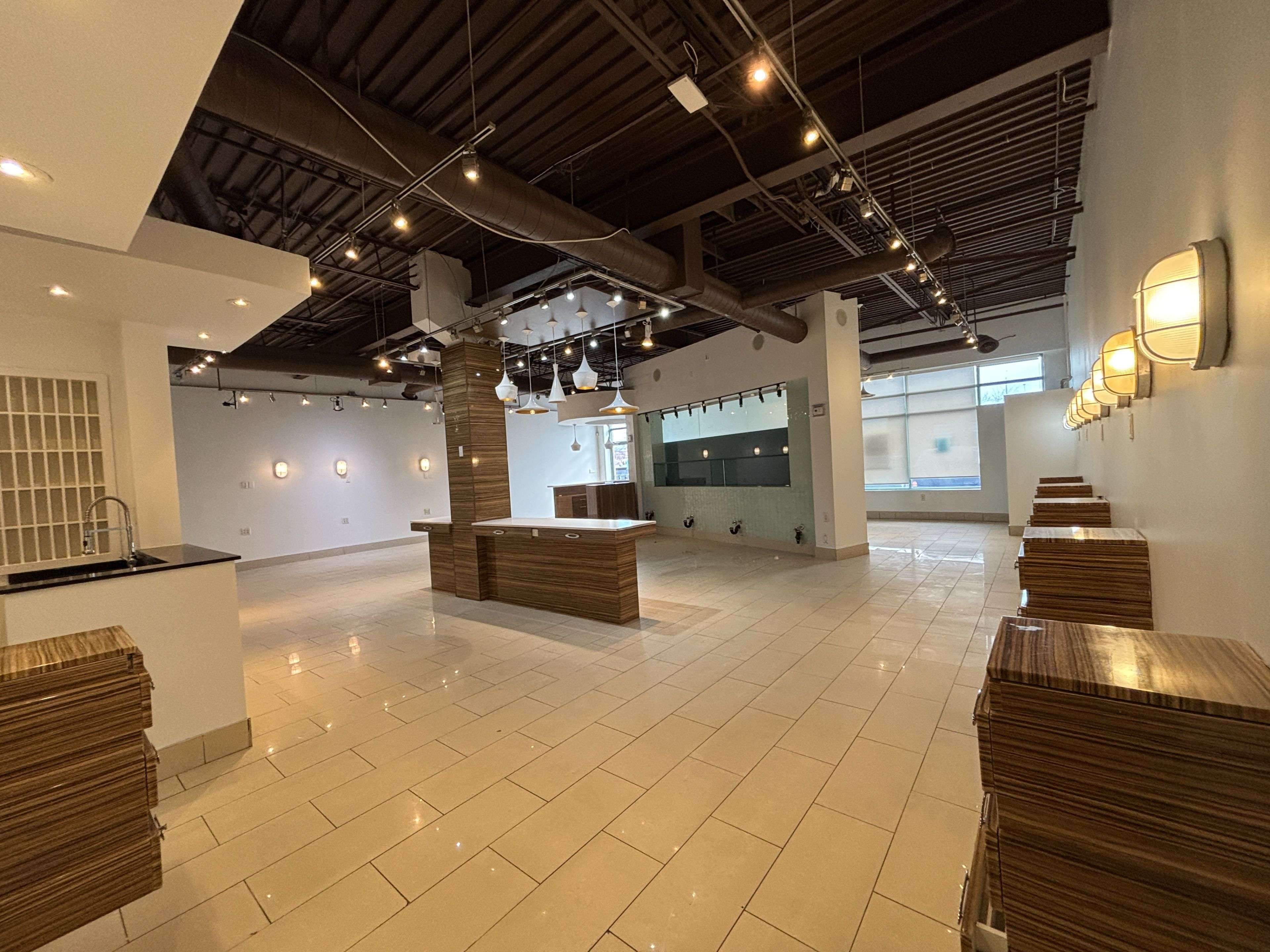 Vaughan, ON L4J 8L7,531 Atkinson AVE #4